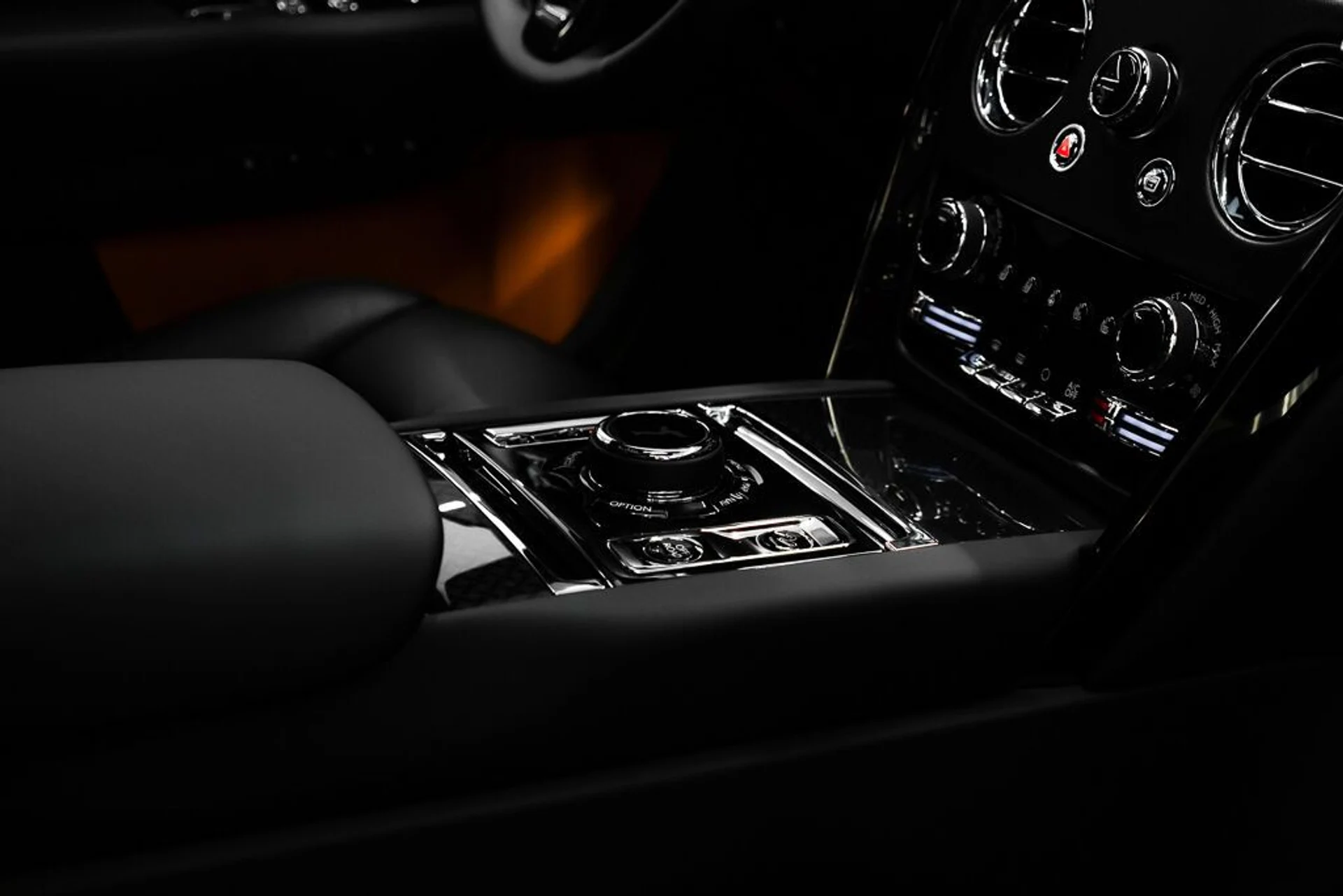 mph014_536670701_rolls_royce_cullinan_2023_jpg_v_1758918548_7a6ecd8291