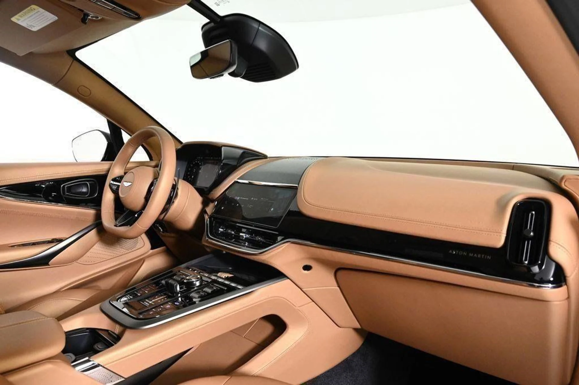 mph014_540082366_new_2025_aston_martin_dbx_707awd_11350_22854869_14_1024_feef9676cc