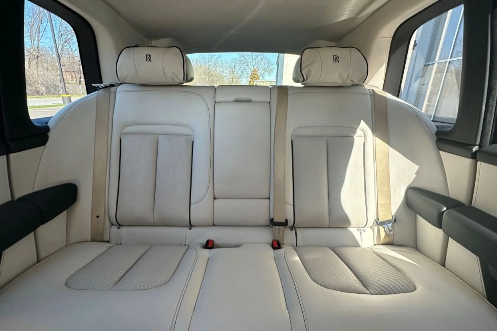 mph014_546840481_Used_2020_Rolls_Royce_Cullinan_1776250479_aa2df18396