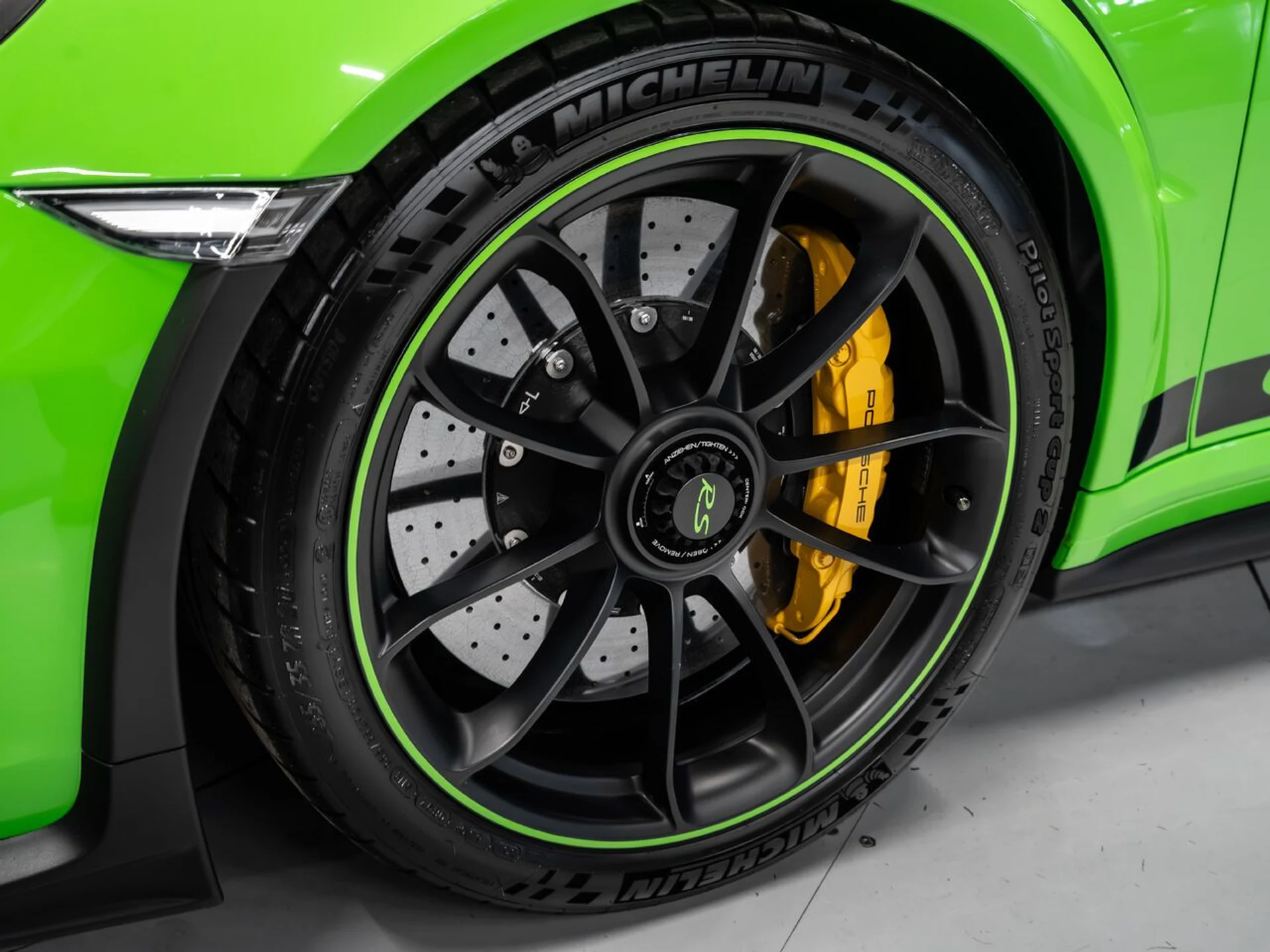 mph014_548559395_porsche_911_2019_acf0667ccb