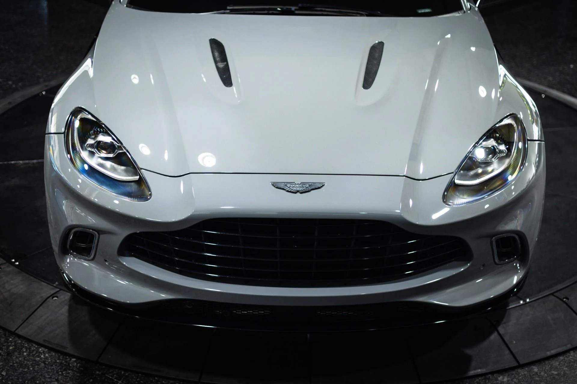 mph014_55034810_Used_2021_Aston_Martin_DBX_China_Grey_1772224154_d5e4ae2aa7