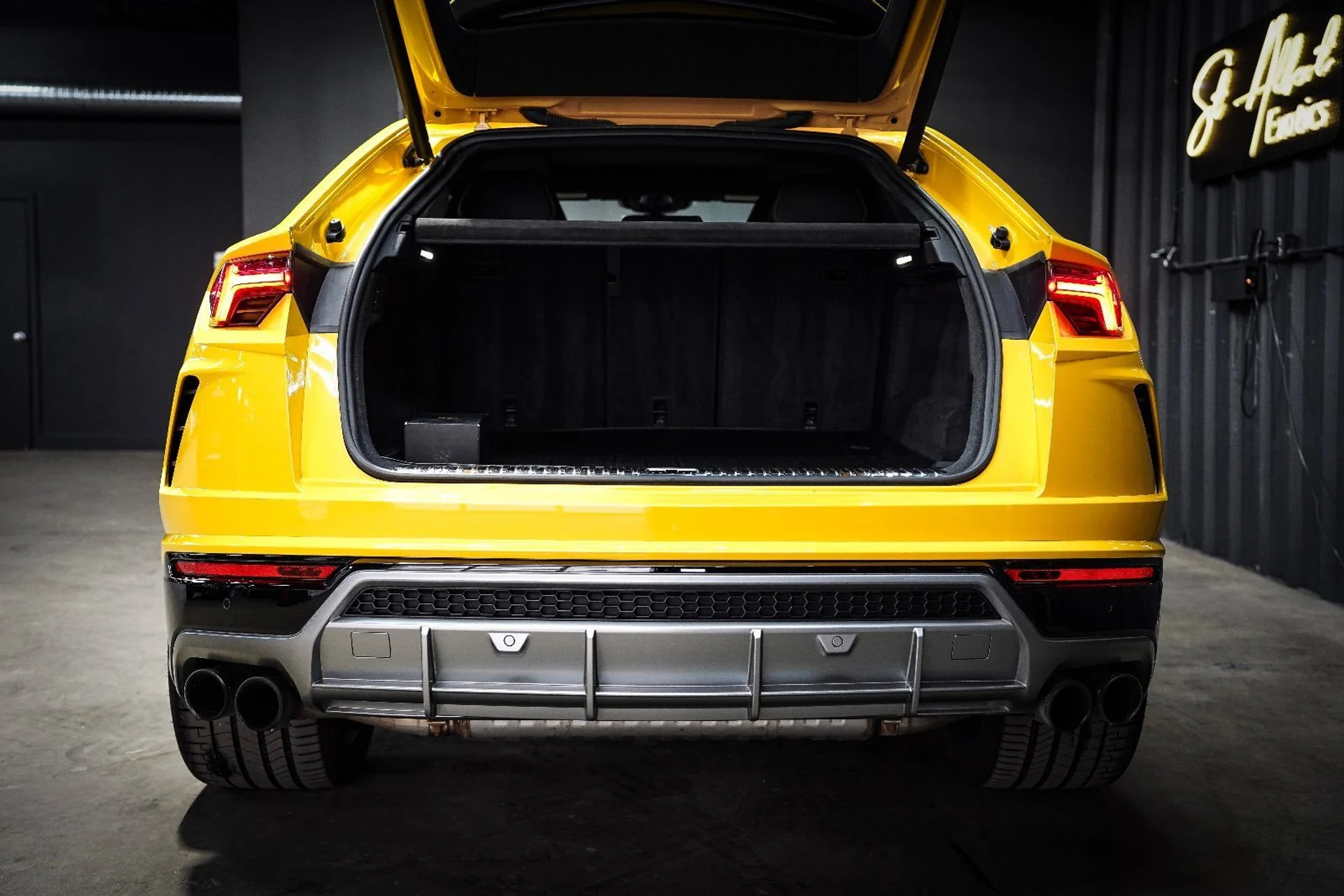 mph014_556690014_37414663_08609_2020_lamborghini_urus_009_61af4d7ce2