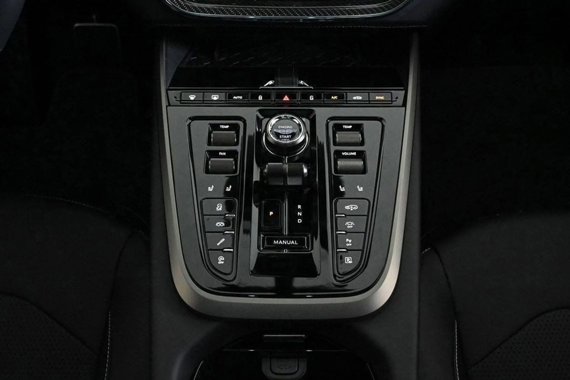 mph014_561471150_new_2025_aston_martin_dbx_707awd_11350_22854626_14_1024_99c1051bbf