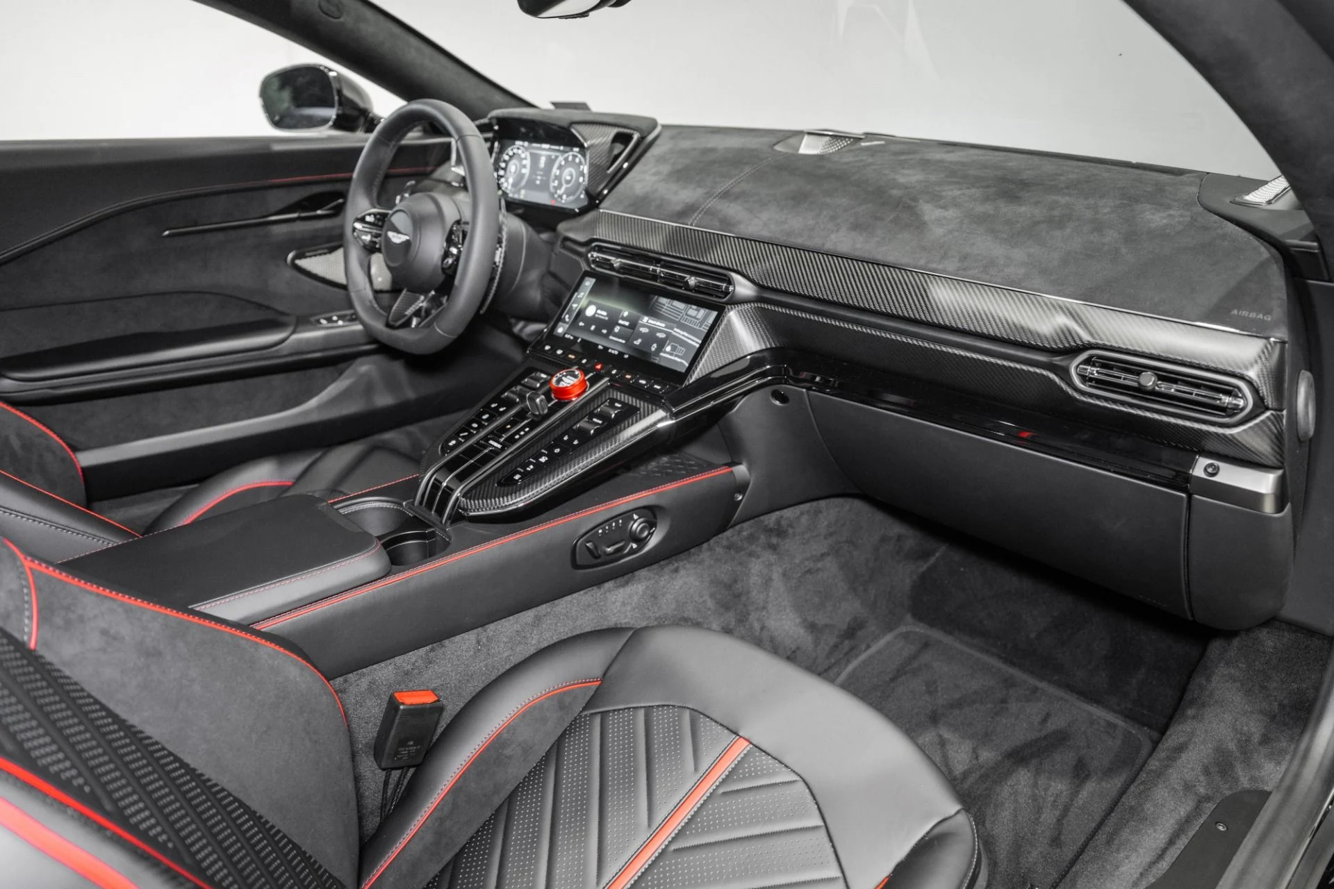 mph014_563402164_New_2026_Aston_Martin_Vantage_S_1776402995_31703d02a9