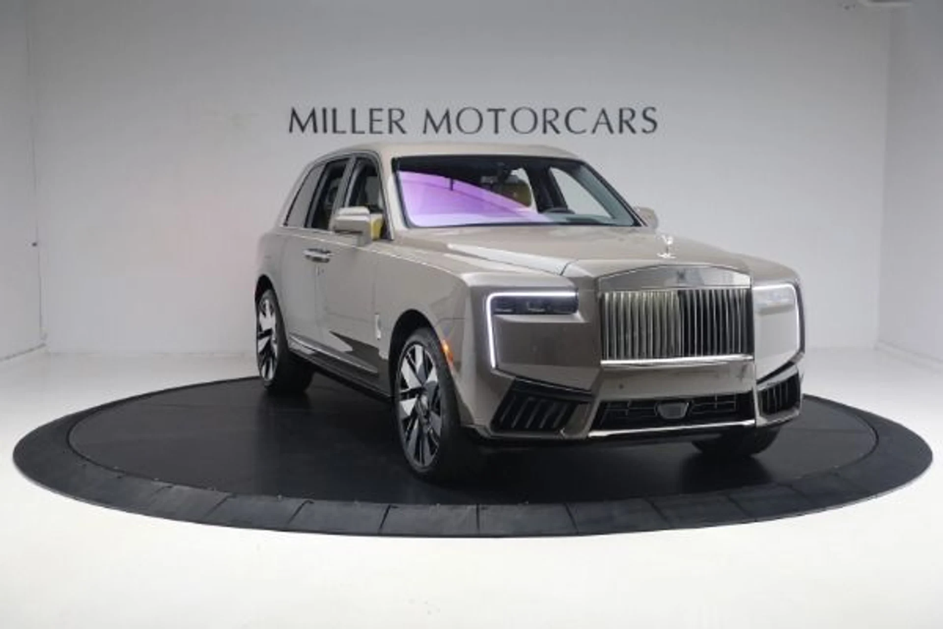 mph014_564370067_New_2025_Rolls_Royce_Cullinan_b11e2ac8c3