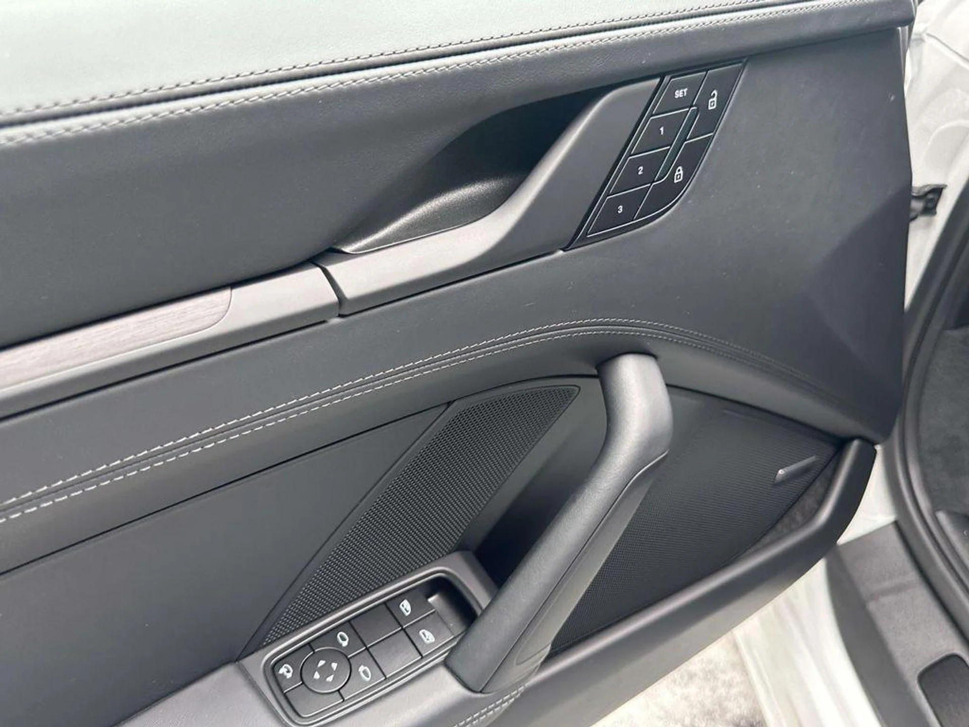 mph014_568326754_v_L_Fo52_H4i_Qh_RG_Ki_B7_CWRCD_3_Pc_A_c1566d24bb