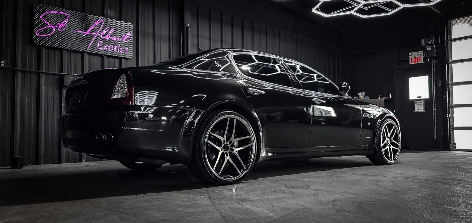 mph014_573905317_36879351_07203_2011_maserati_quattroporte_077_a1e1b8e0c0