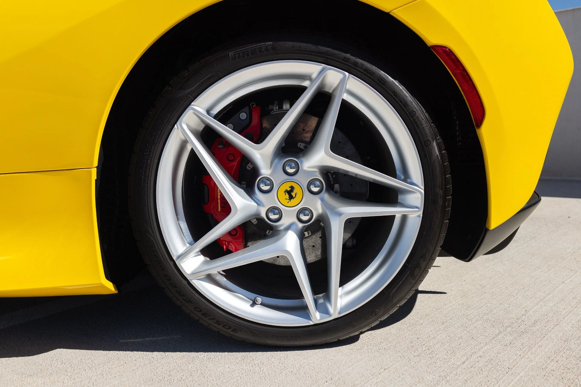mph014_578591656_Used_2022_Ferrari_F8_Spider_1790977695_25278ff7b0