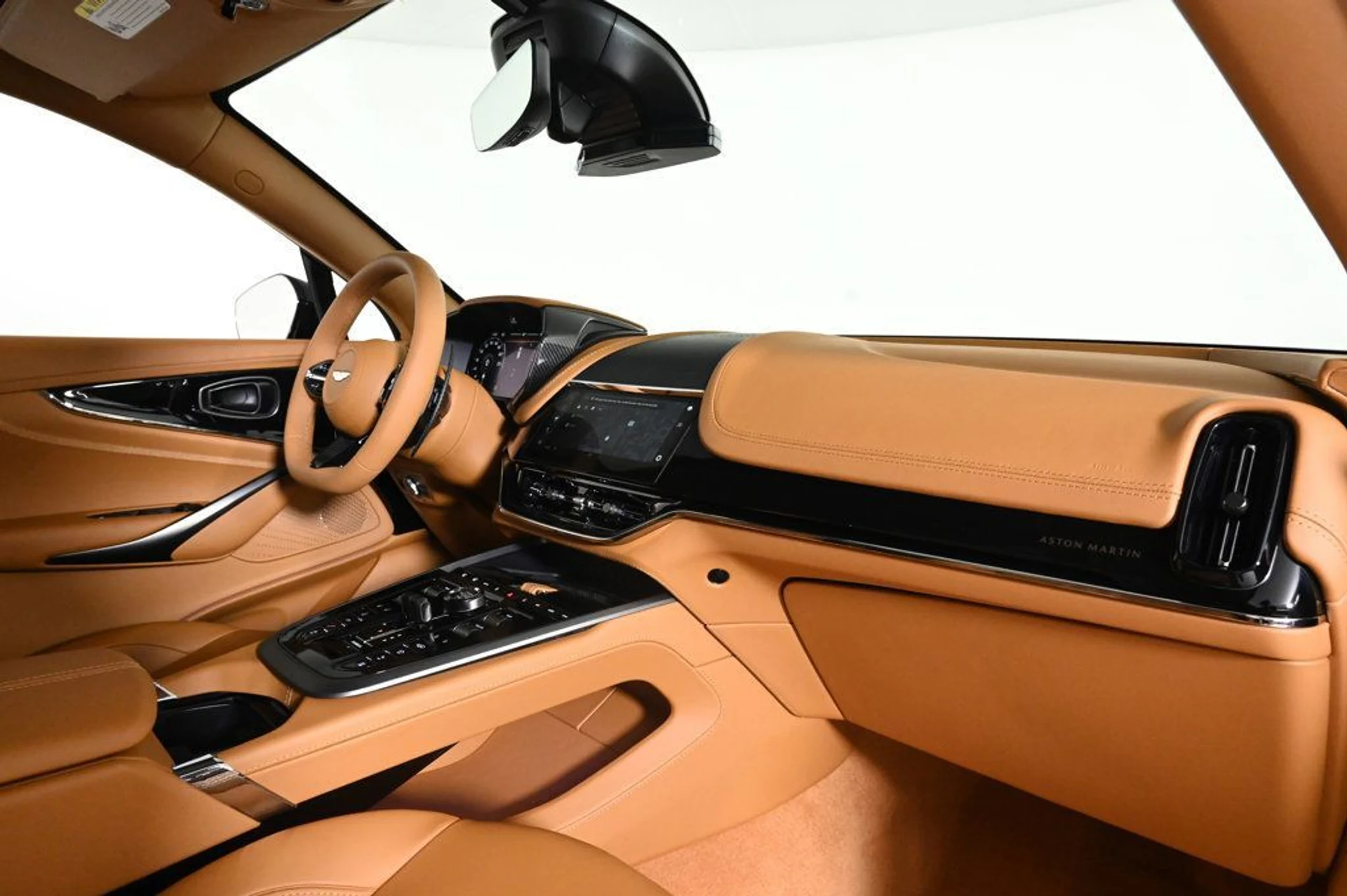 mph014_579820040_new_2026_aston_martin_dbx_707awd_11350_22969412_14_1024_373b6aa828