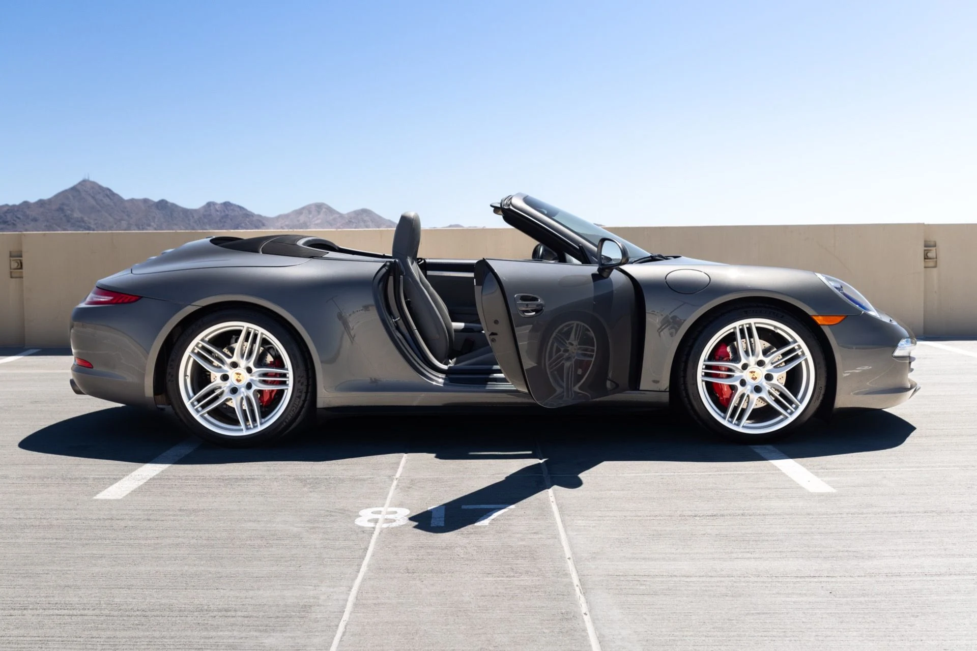 mph014_580012625_Used_2014_Porsche_911_Carrera_4_S_1778268069_0dc74f48e1