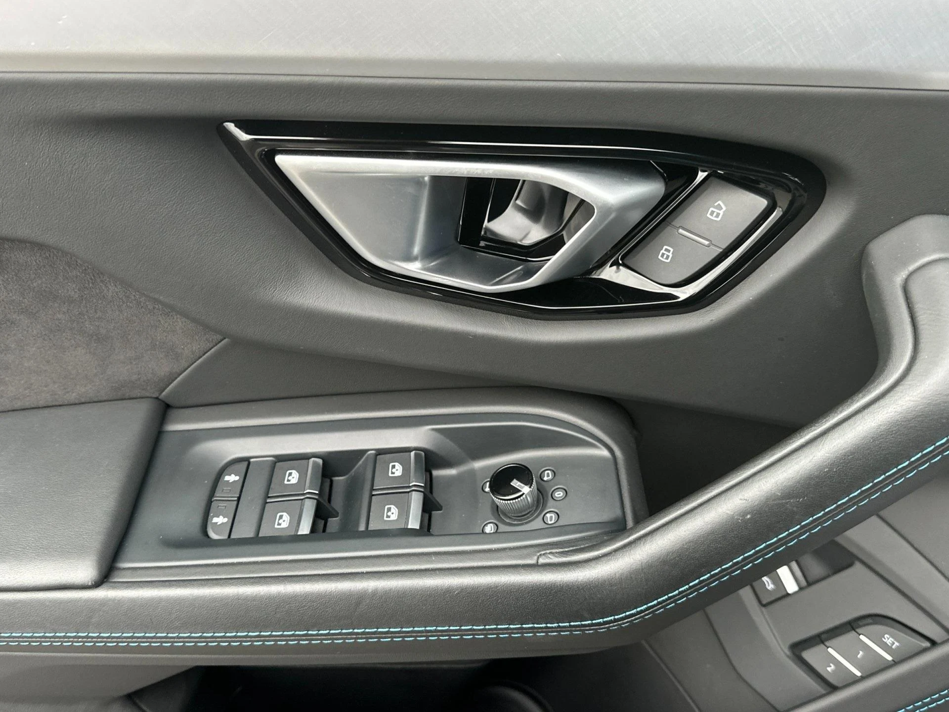 mph014_585423185_Used_2019_Lamborghini_Urus_Selezione_CPO_1766588987_1fca4e59ee