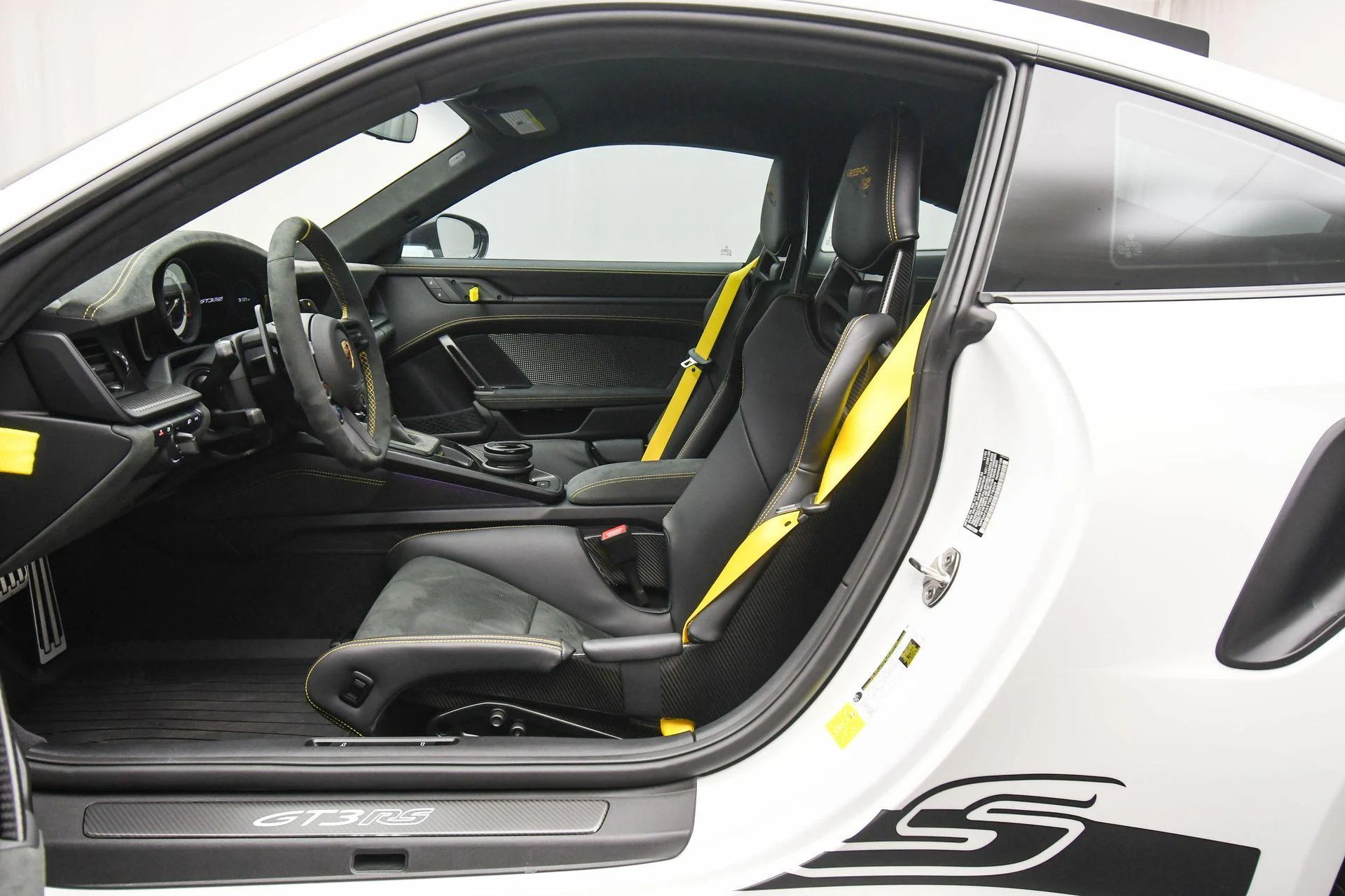 mph014_586930601_Used_2025_Porsche_911_GT_3_RS_1757454208_8b0cb00e55