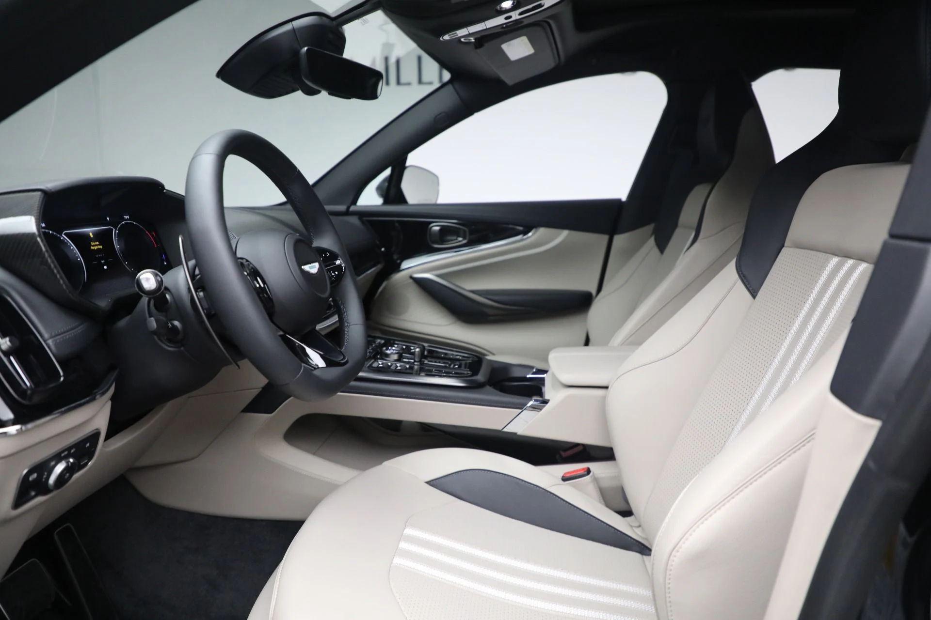 mph014_590468250_New_2025_Aston_Martin_DBX_707_47c74f0688