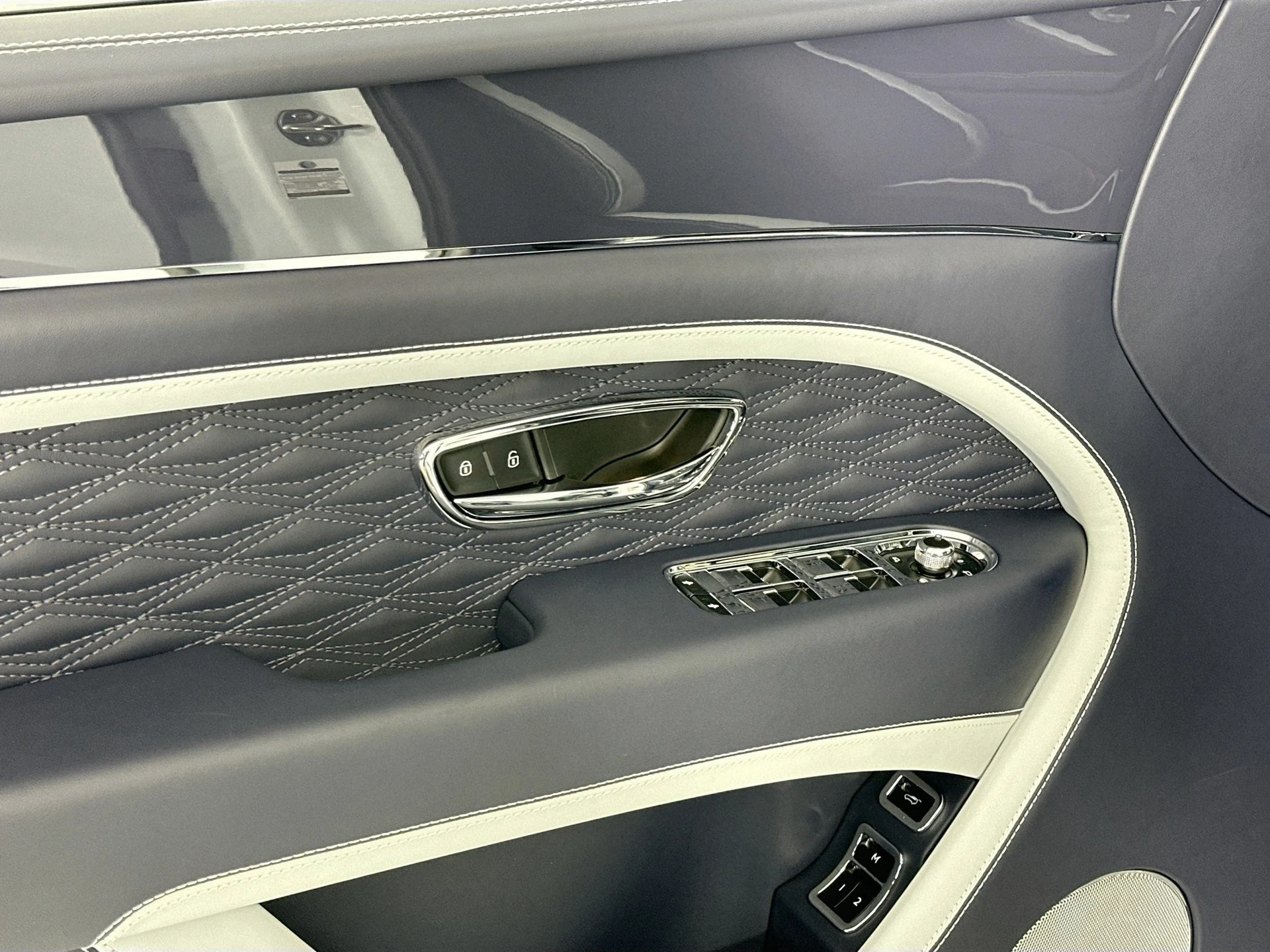 mph014_592235813_15_ec28d44e3b