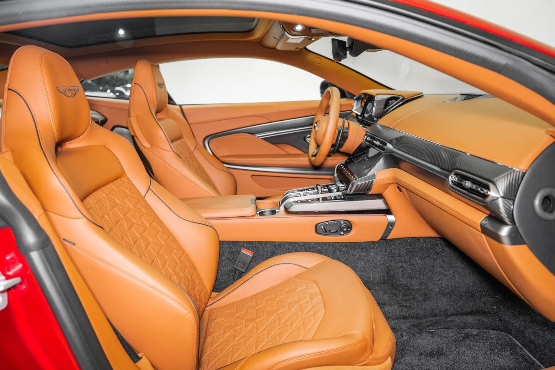 mph014_59634318_Used_2025_Aston_Martin_Vanquish_1751746222_400f5ecd27