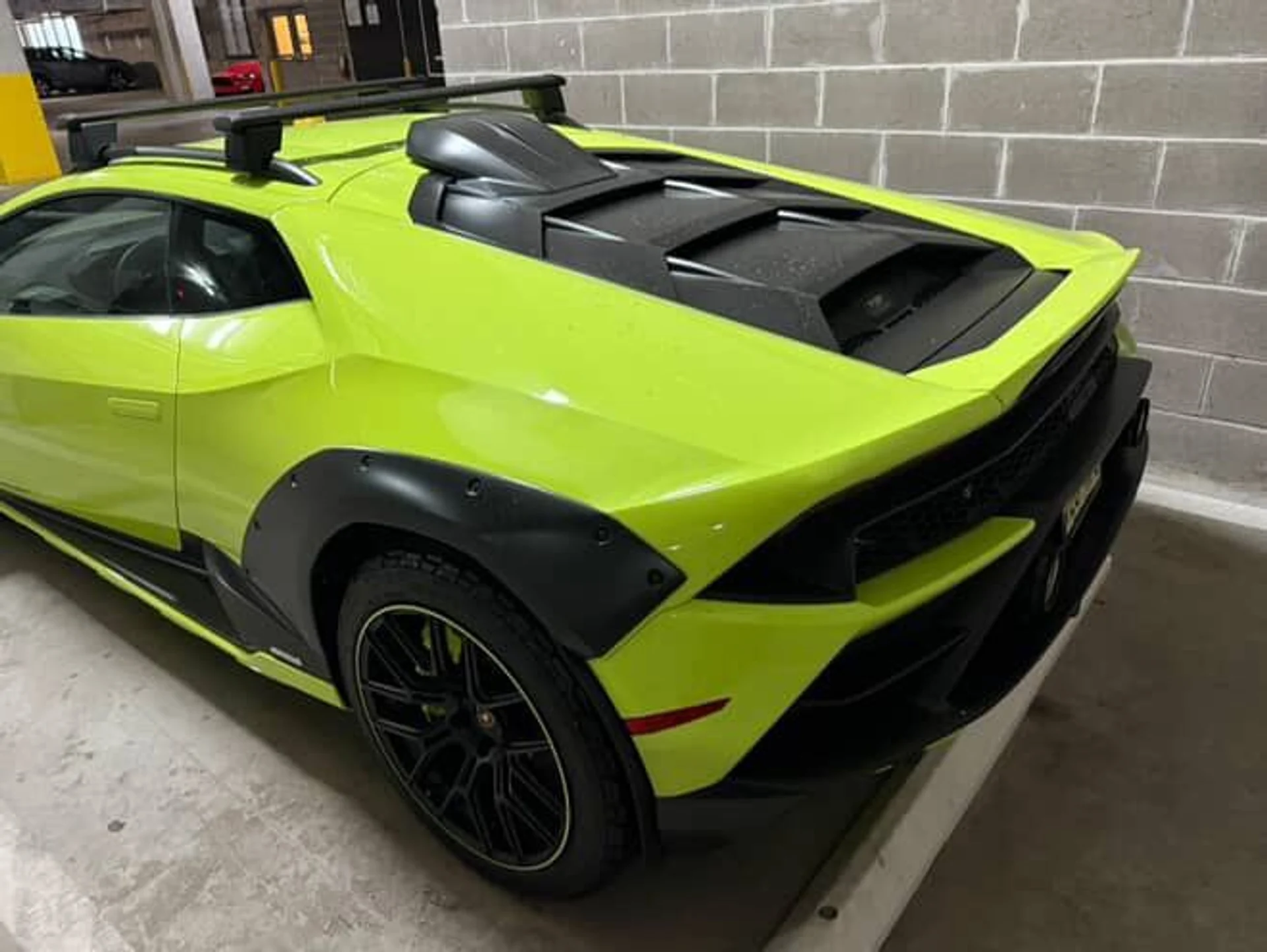 mph014_596860679_Used_2024_Lamborghini_Huracan_Sterrato_1759167645_ff1861ff79