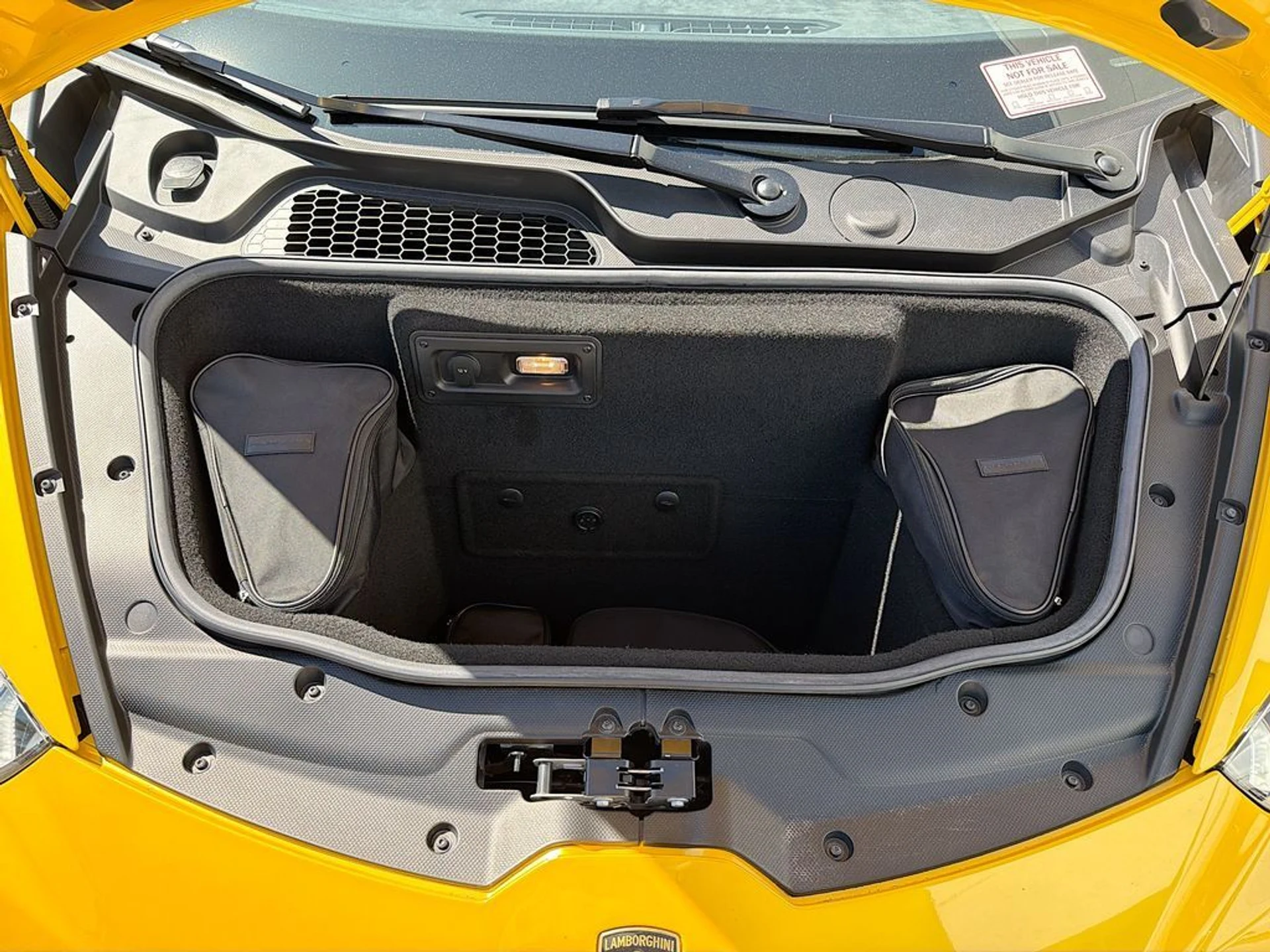 mph014_597482757_b759f1c28f4057688bedefb76e921767x_0d79d436e6