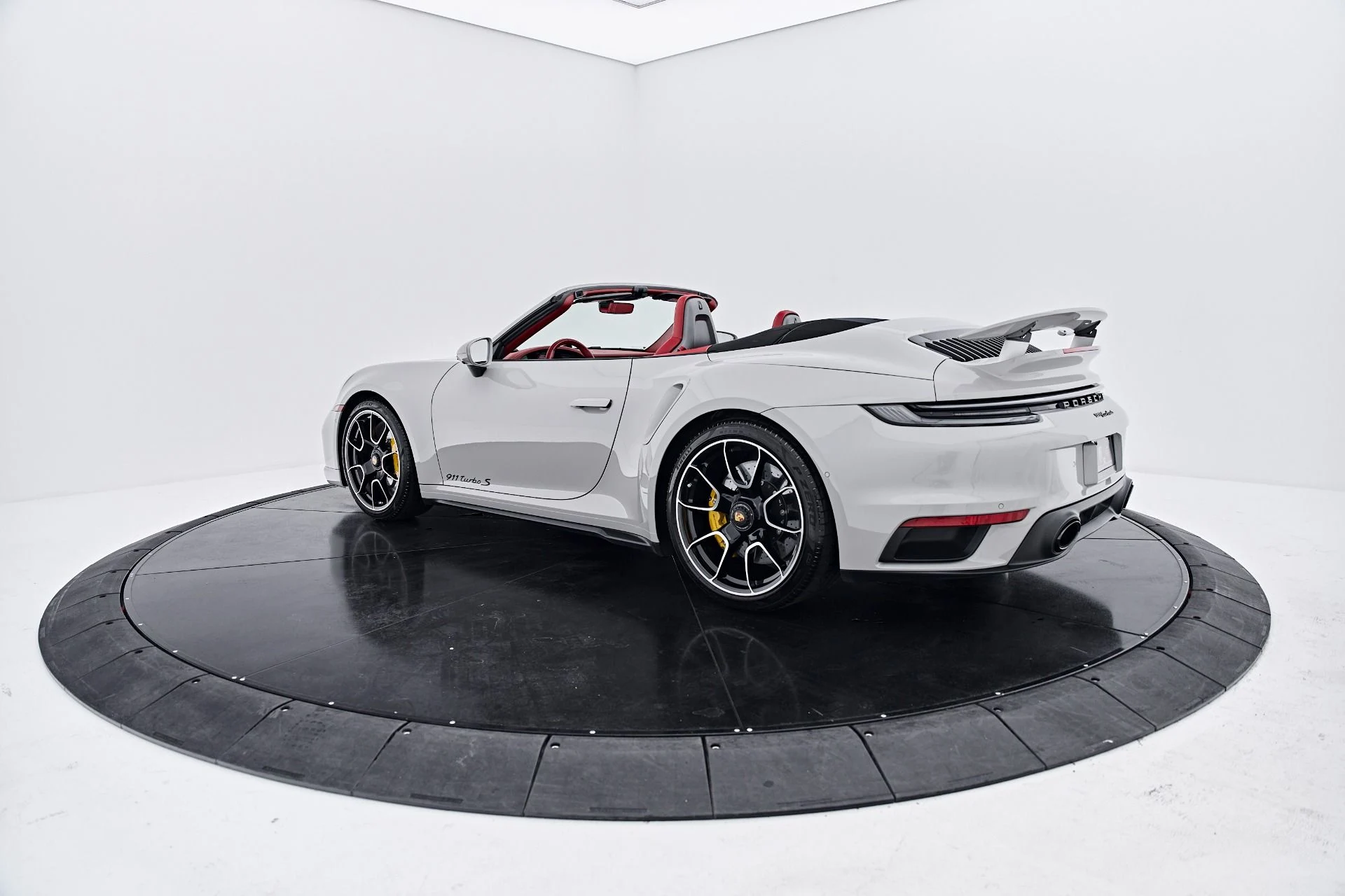 mph014_597762255_Used_2024_Porsche_911_Turbo_S_1790987901_421e679af1