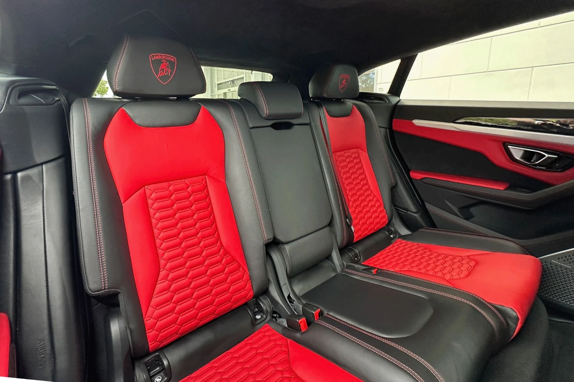 mph014_602730154_Used_2019_Lamborghini_Urus_1760609107_b1ab236abd