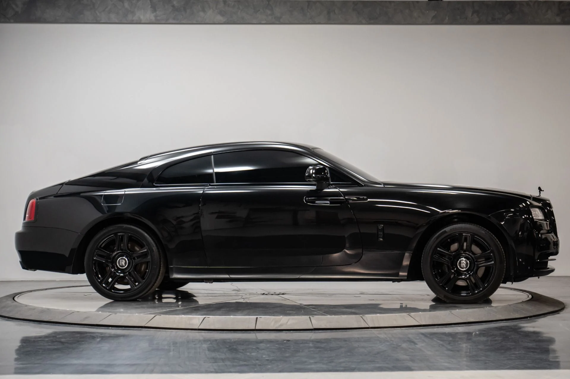mph014_604757919_Used_2014_Rolls_Royce_Wraith_1746024018_0317775a5a
