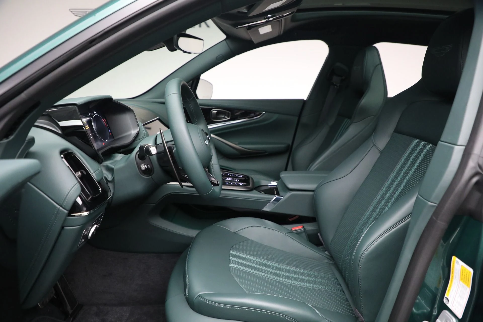 mph014_60754982_New_2025_Aston_Martin_DBX_707_5ce6bfa09a