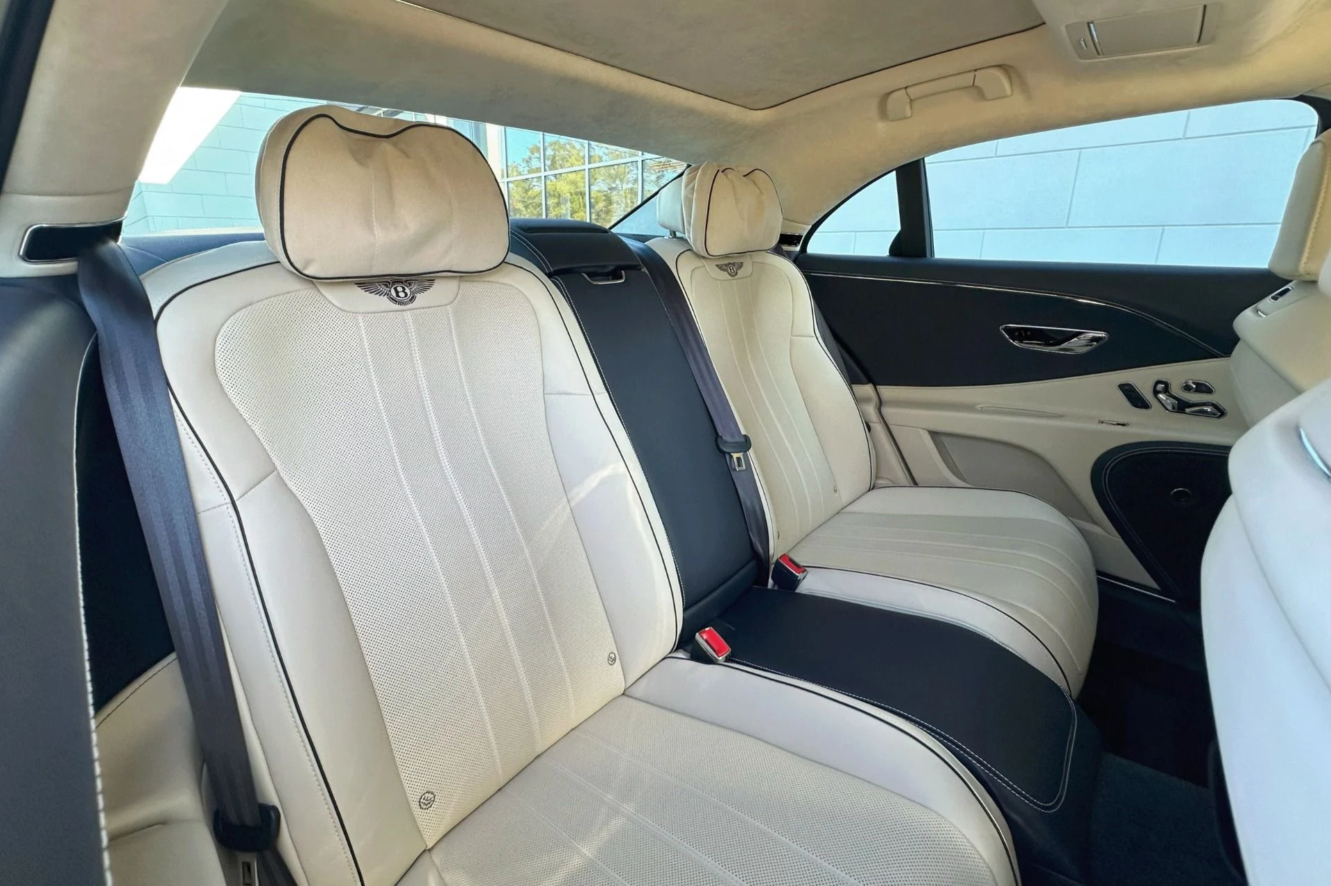 mph014_608027990_Used_2022_Bentley_Flying_Spur_V8_Base_1759839159_0dc1db7b11