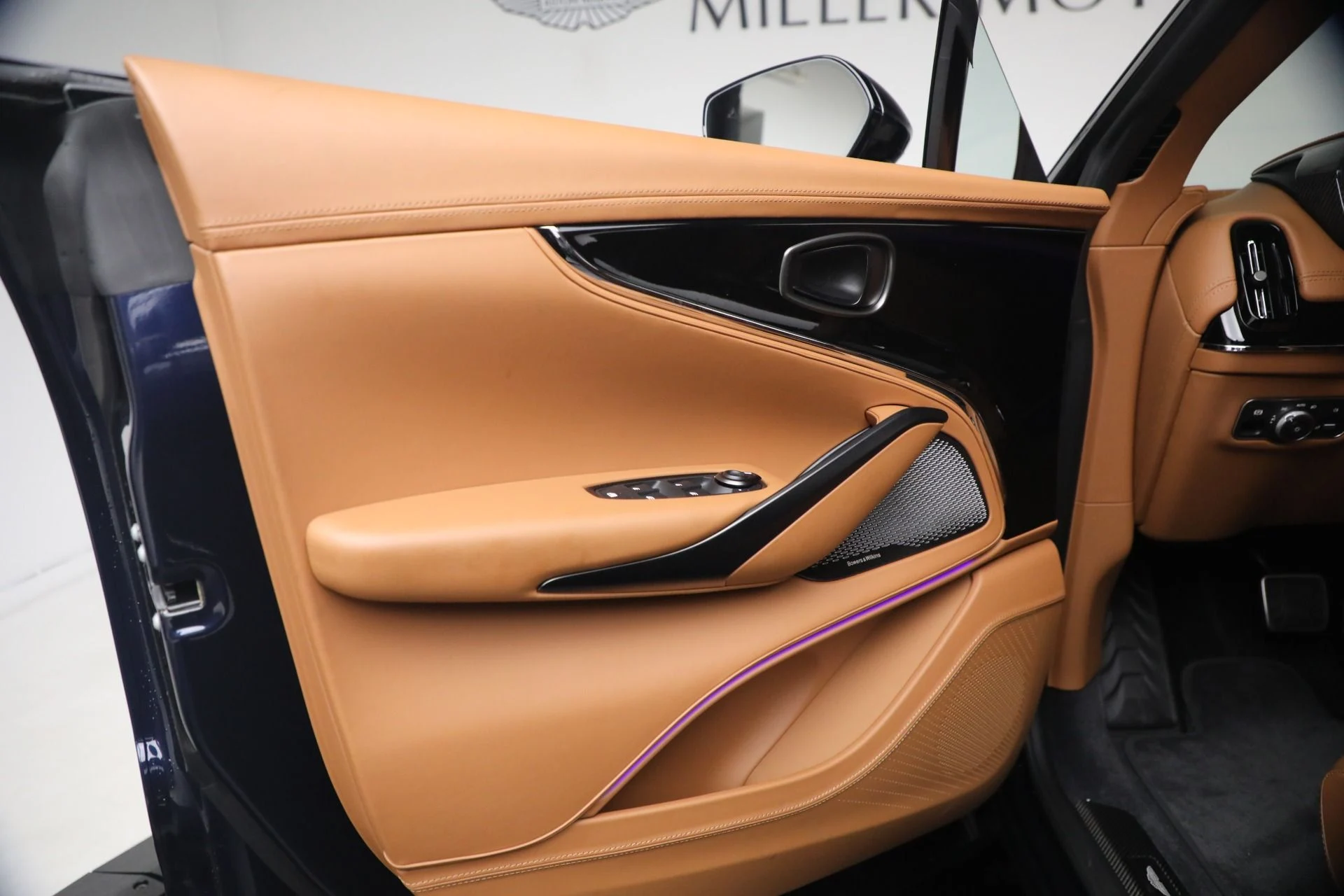 mph014_61383903_New_2026_Aston_Martin_DBX_S_1787860964_e9b788a790