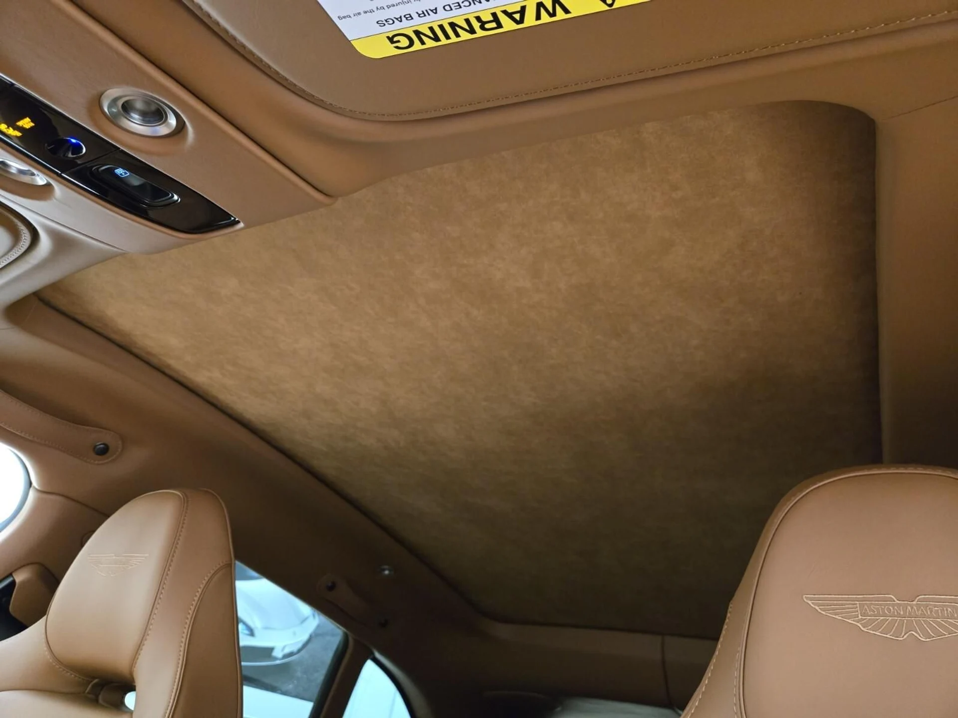 mph014_616356224_New_2026_Aston_Martin_DBX_707_1761716886_7870fca9cb