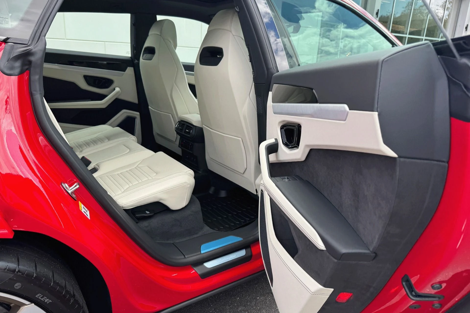 mph014_617813062_Used_2025_Lamborghini_Urus_SE_1764805333_24c2d45cfd