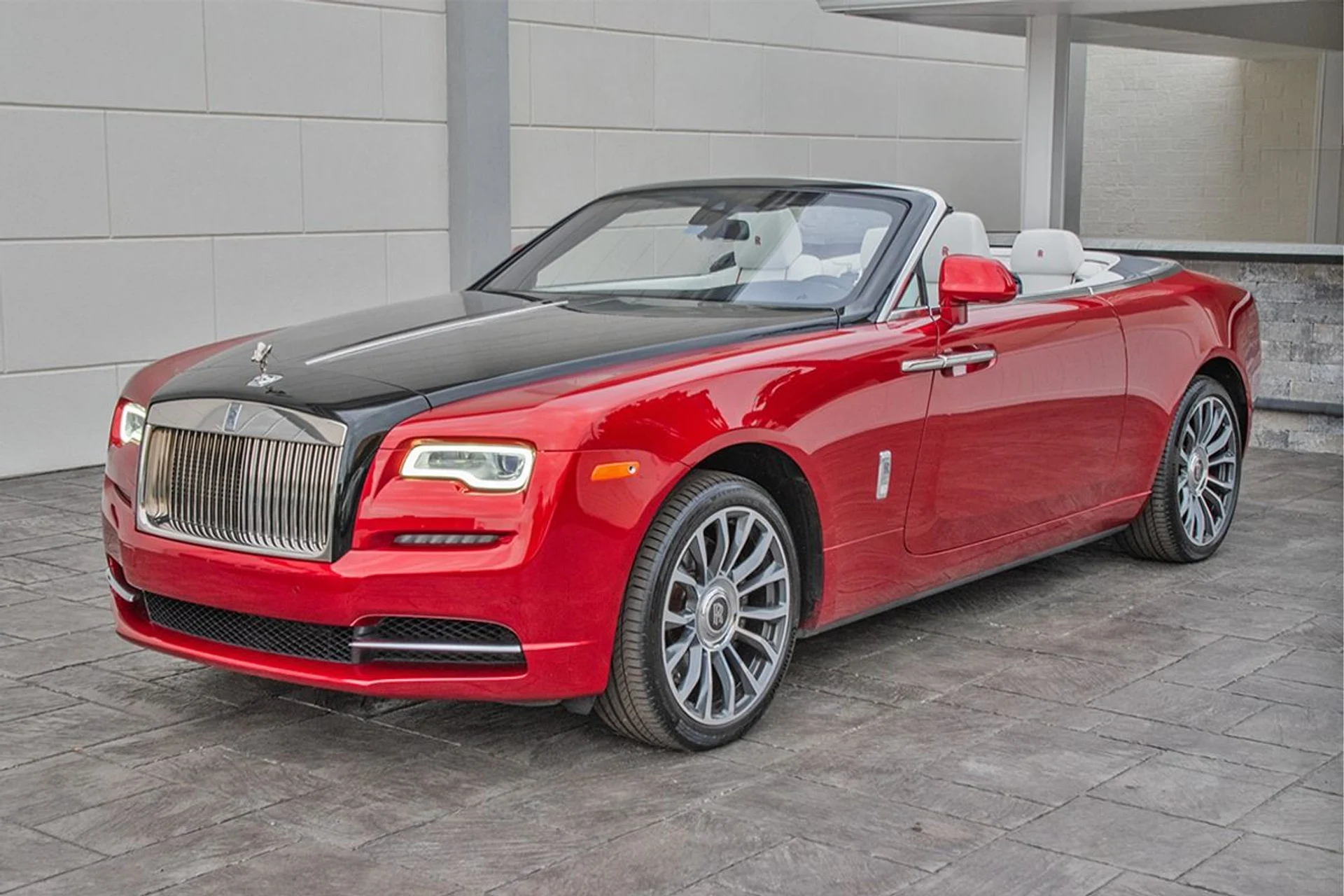 mph014_624870340_Used_2018_Rolls_Royce_Dawn_1730954781_418daf96bd