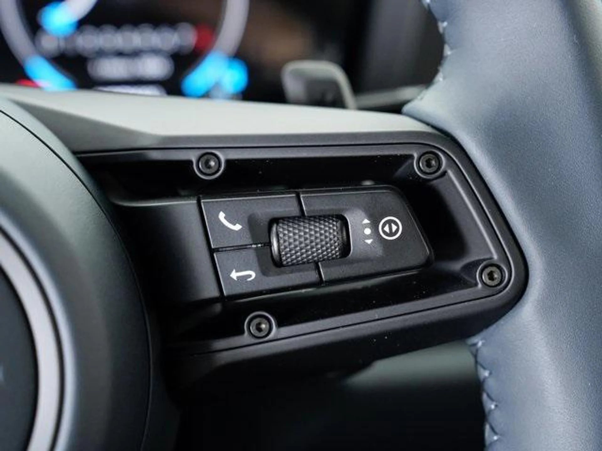 mph014_625576898_p_Yd_Qph_DDI_41_KW_00h2f_H_Yc_C6_MO_Qo_04a041ec87