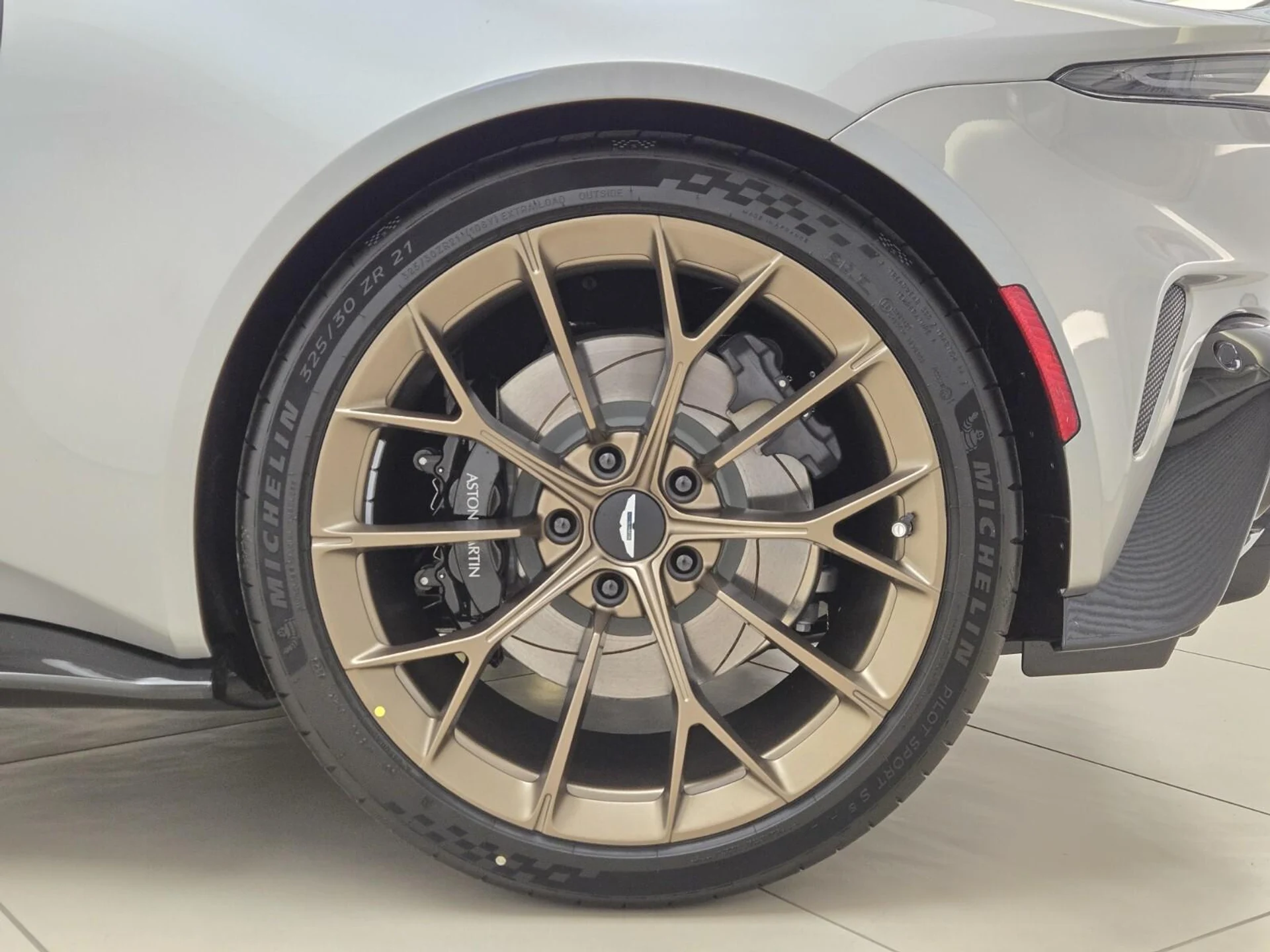 mph014_626279279_New_2026_Aston_Martin_Vantage_S_1781673520_23b9f077fd
