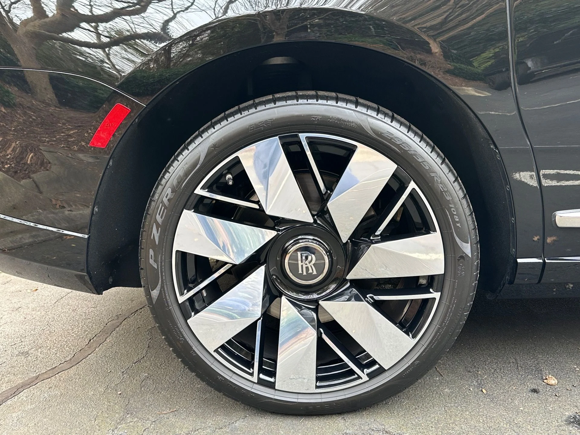 mph014_626896272_Used_2025_Rolls_Royce_Cullinan_1764879818_72a9d96b66