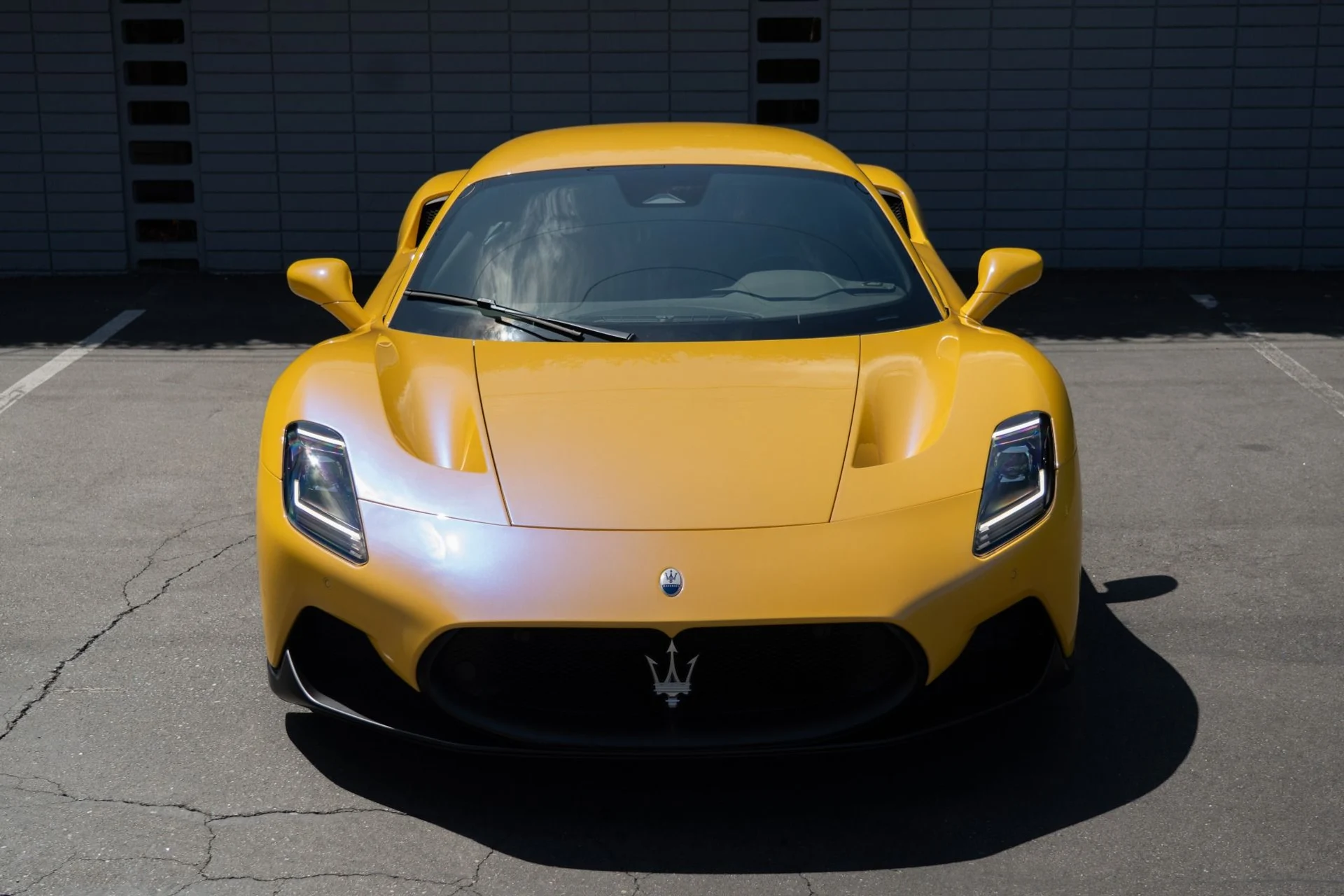 mph014_62716501_Used_2023_Maserati_MC_20_1756163664_8e362aba0e