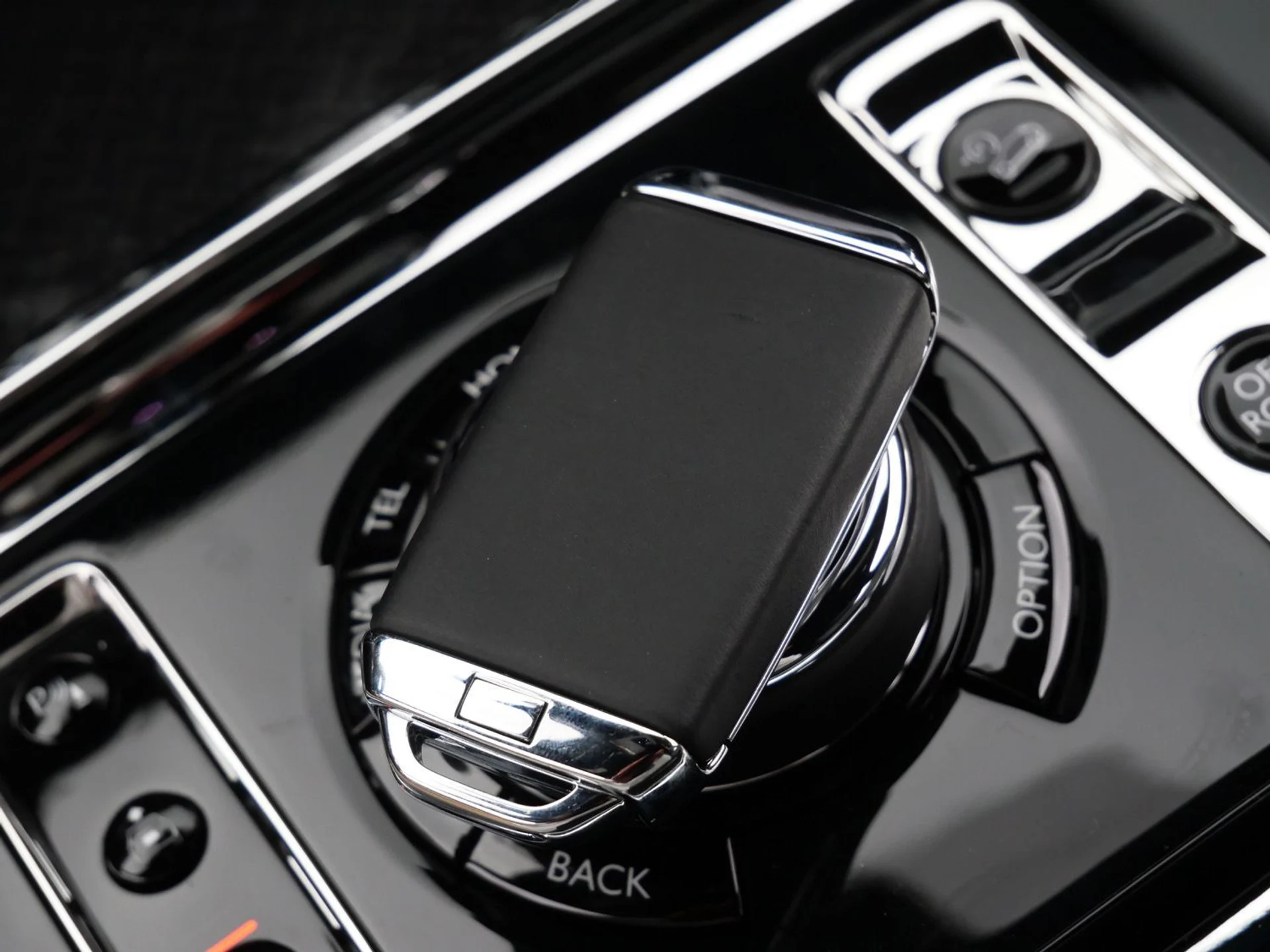 mph014_633835843_b52b805da72af953fd418e476b80e651x_ab2e8b6d72