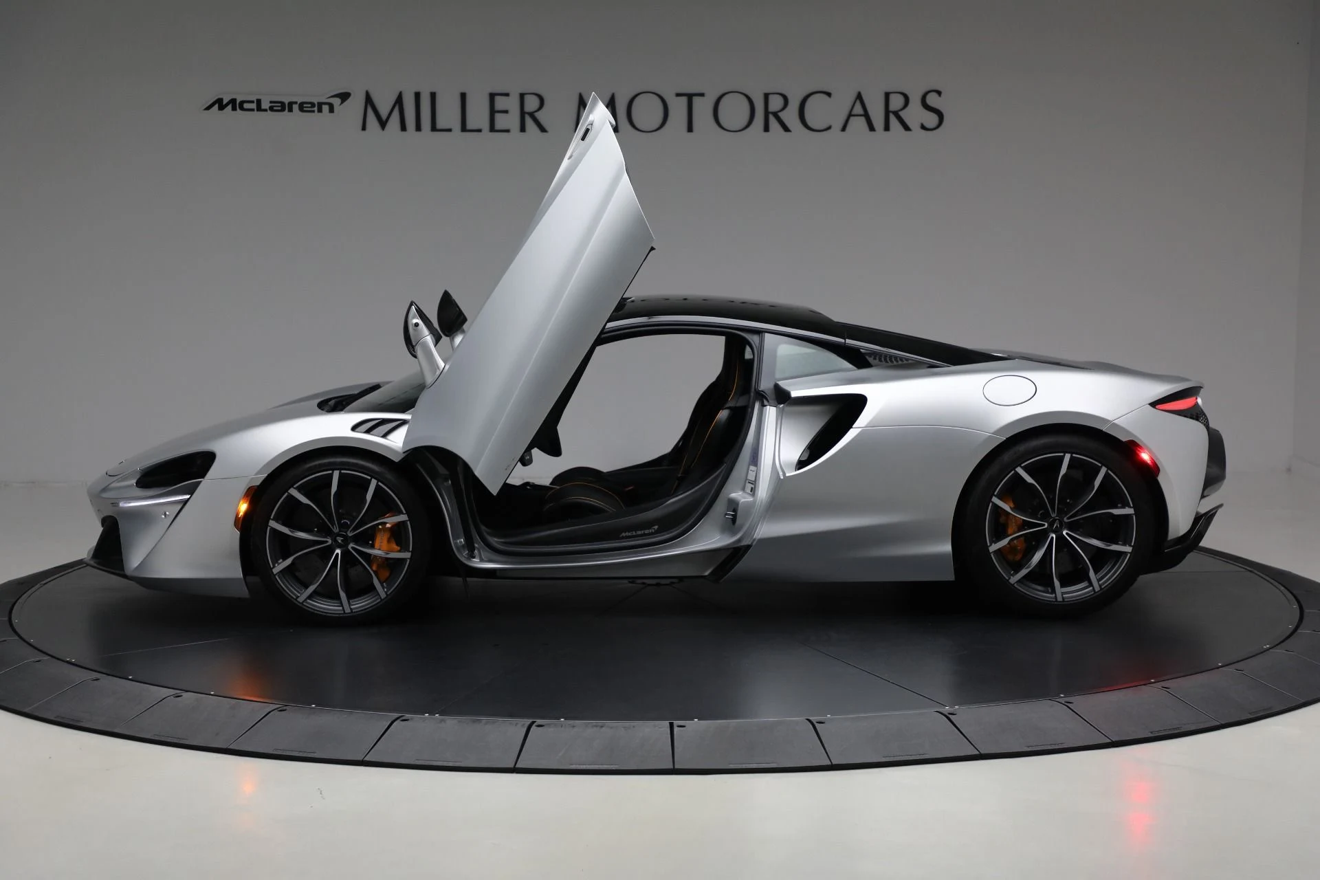 mph014_638099050_Used_2023_Mc_Laren_Artura_Vision_133f98b692