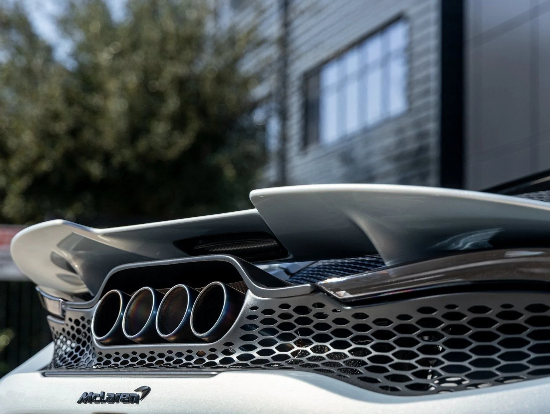 mph014_640470387_15_0f49341581