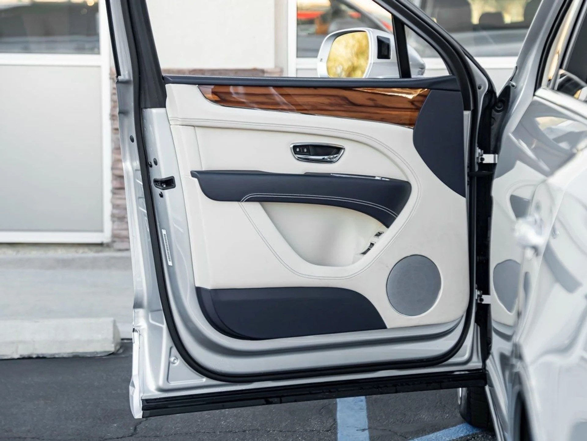 mph014_652442586_15_e102034bc6