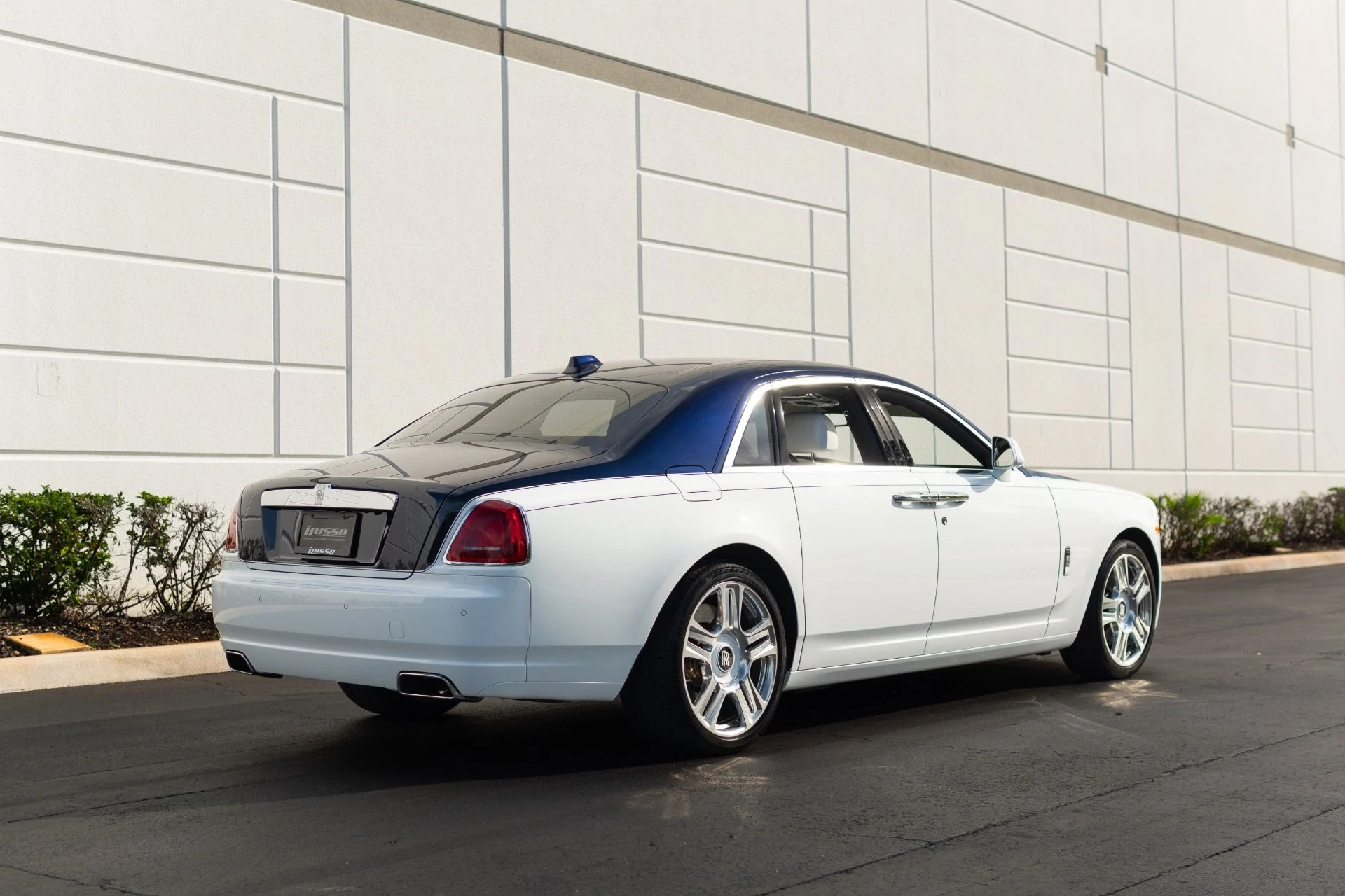 mph014_662944003_Used_2018_Rolls_Royce_Ghost_1765824060_c339843d3d