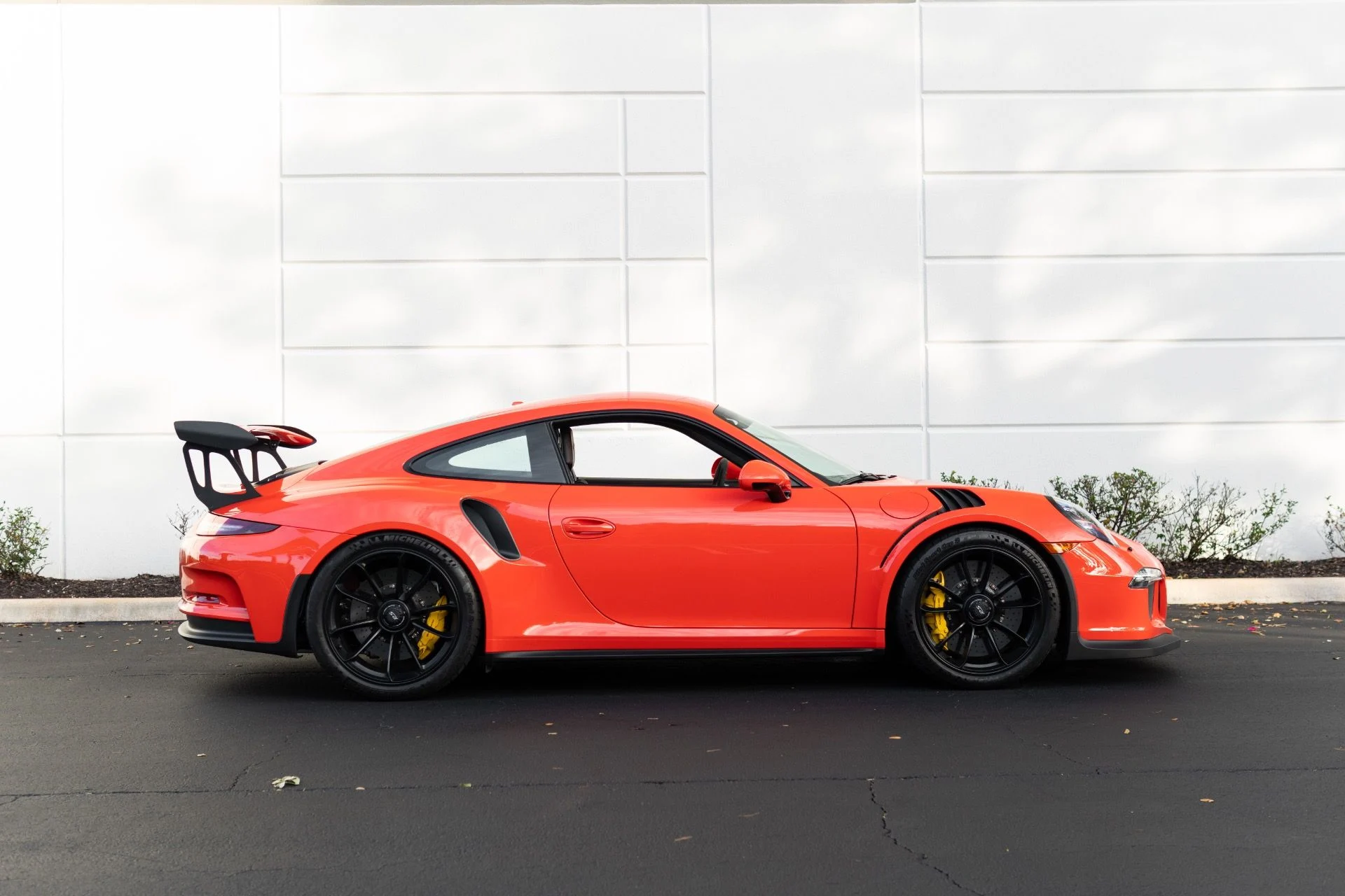 mph014_66296279_Used_2016_Porsche_911_GT_3_RS_1766773556_7152827312