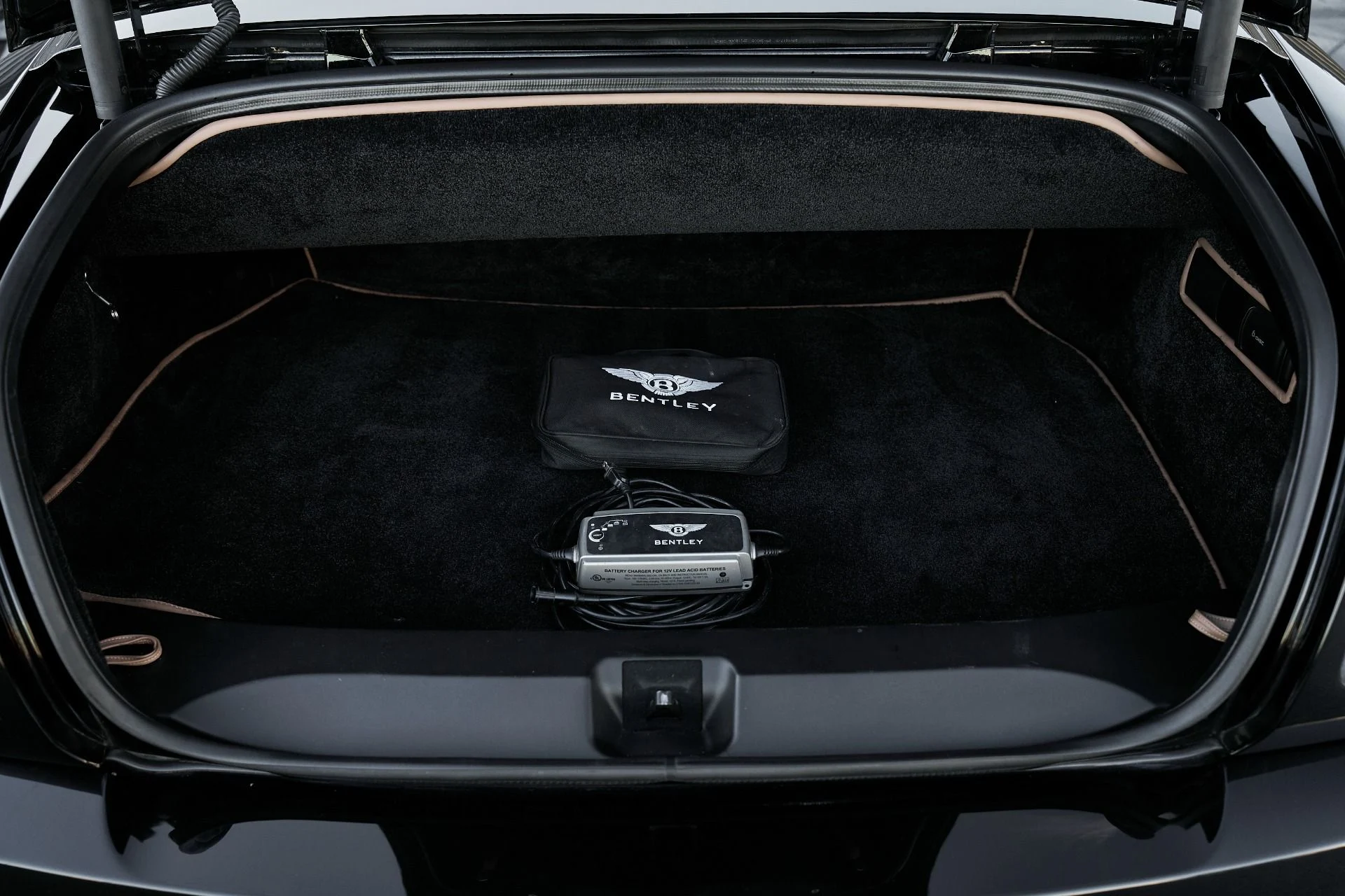 mph014_671633002_Used_2009_Bentley_Azure_Base_1765906120_4f7212a5df