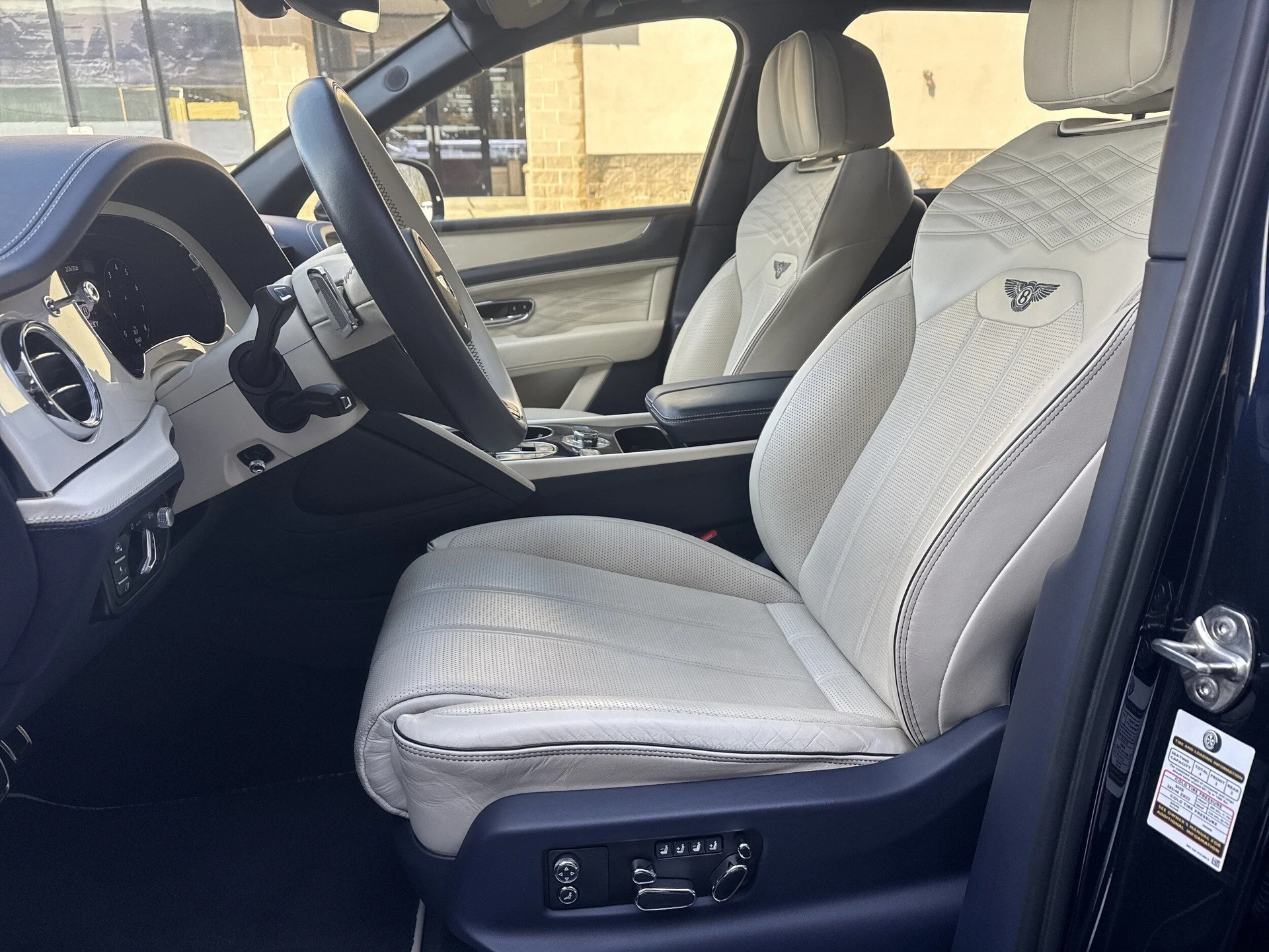 mph014_672365615_c339a0c1d1f754bbfa944b071c04f429x_46592d45ff