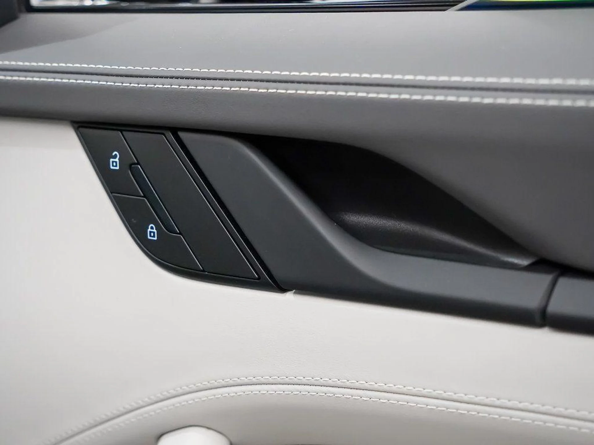 mph014_680920560_8_LV_9_OI_5_Uih_Poi_Q_De37_P1pa_G2v6_M_1d80ea7889