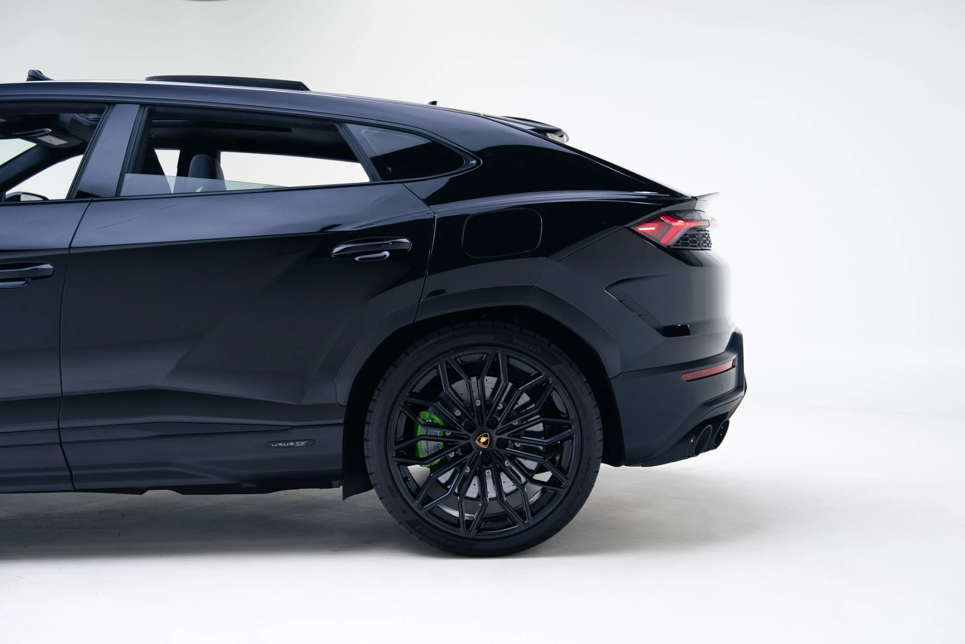 mph014_683894289_Used_2025_Lamborghini_Urus_SE_1767912107_fe10839ae5