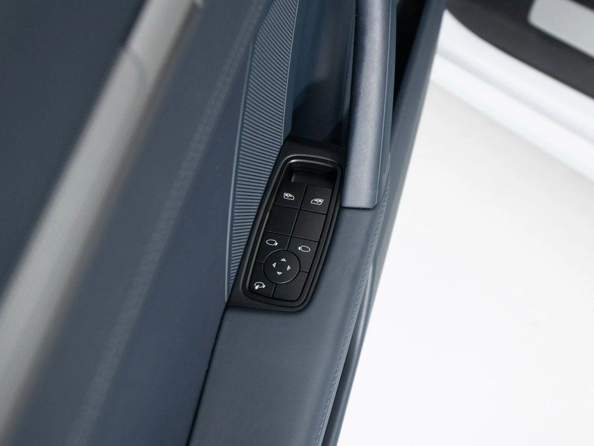 mph014_68968748_n_P_Qult_9ky_K5zk1_MI_0f_E60_Xs_Fsc_94670efee8