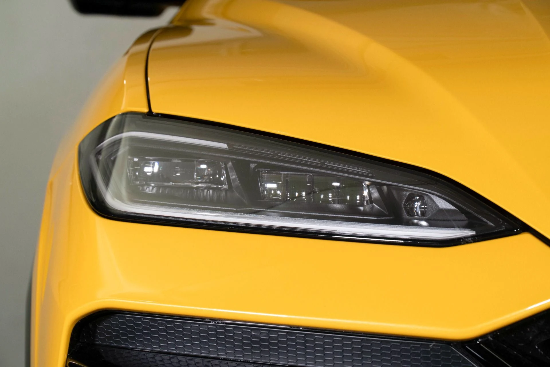 mph014_692118585_Used_2025_Lamborghini_Urus_SE_1777525057_9e901f6faa