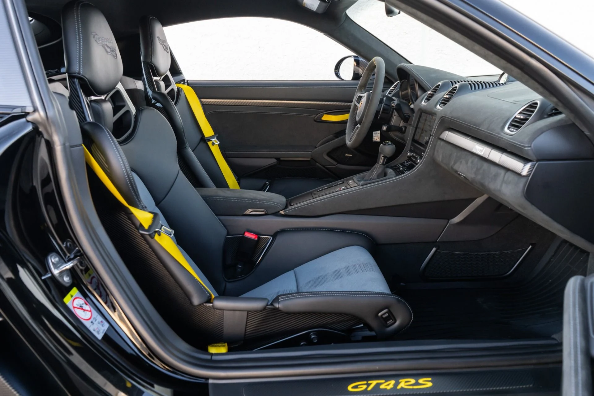 mph014_700449107_Used_2024_Porsche_718_Cayman_GT_4_RS_Weissach_1755715163_b275765f27