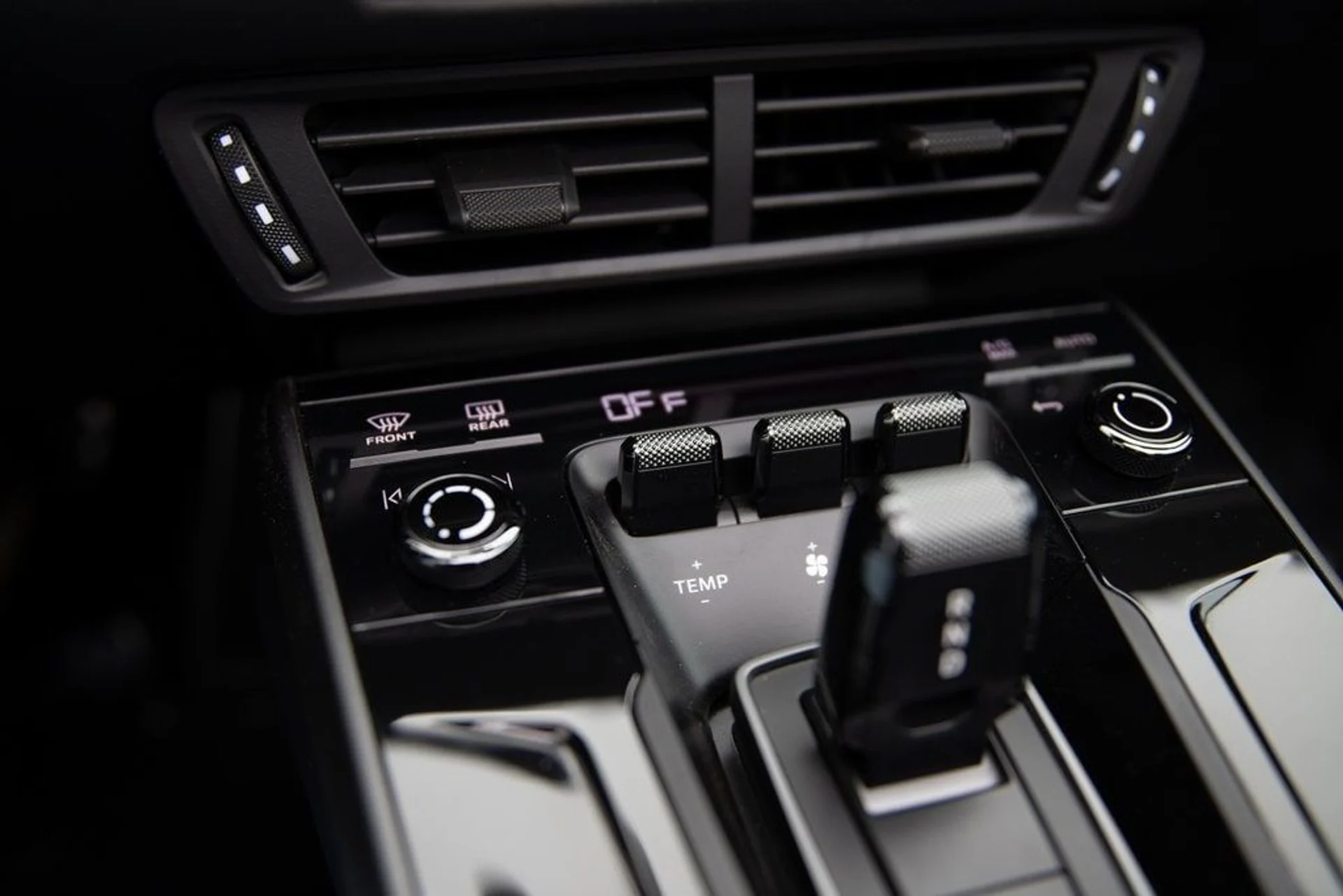 mph014_702619861_04e43b94f7d49eeaef08371b2715ffd2x_02748dbdae