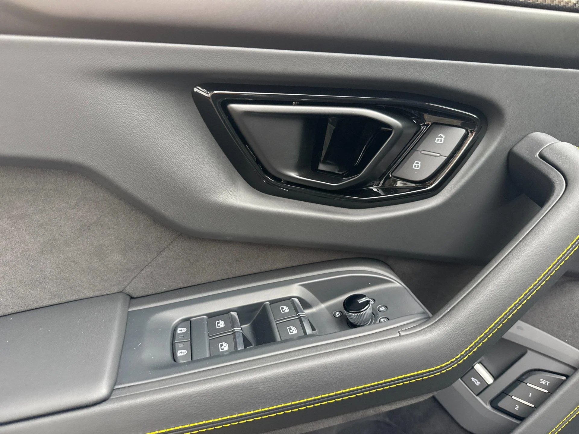 mph014_716757088_New_2026_Lamborghini_Urus_SE_1790209965_8c8301d84a