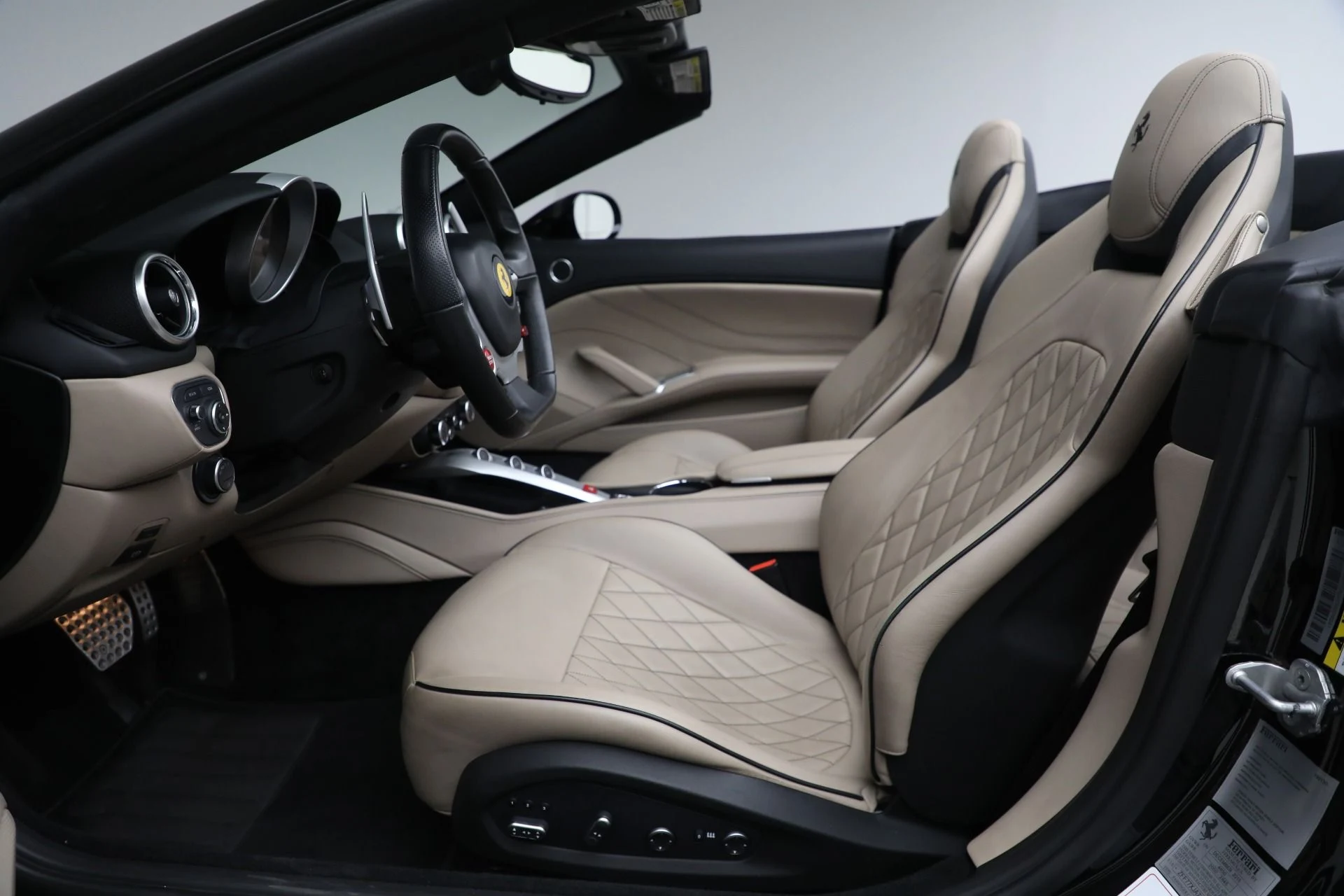 mph014_717421780_Used_2016_Ferrari_California_T_1749504265_776b1d17d1